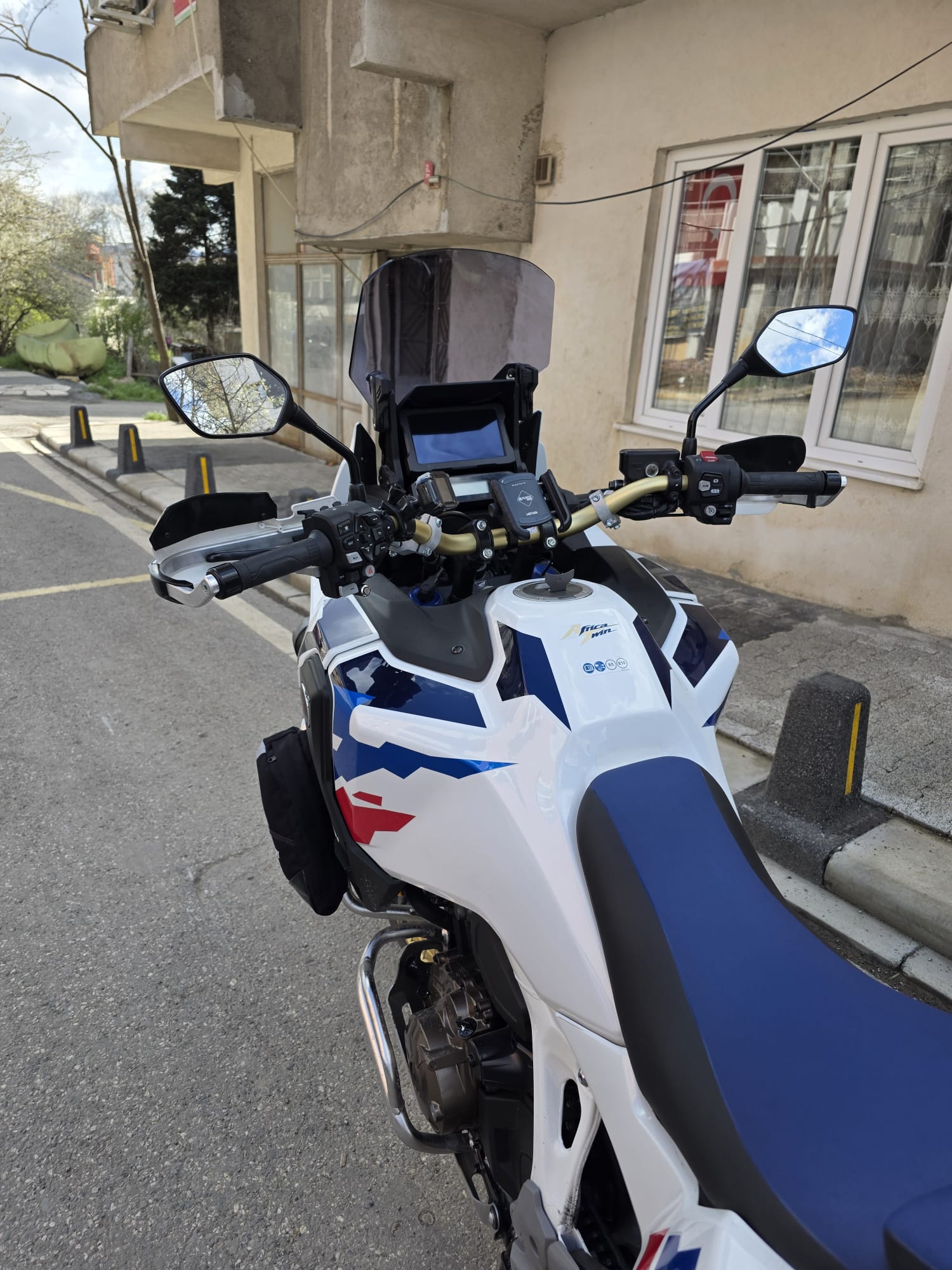 Honda Africa twin CRF 1100 L4 Ön Cam 2023-2025 Model 54cm Siyah Renkli 4mm UZUN VE GENİŞ