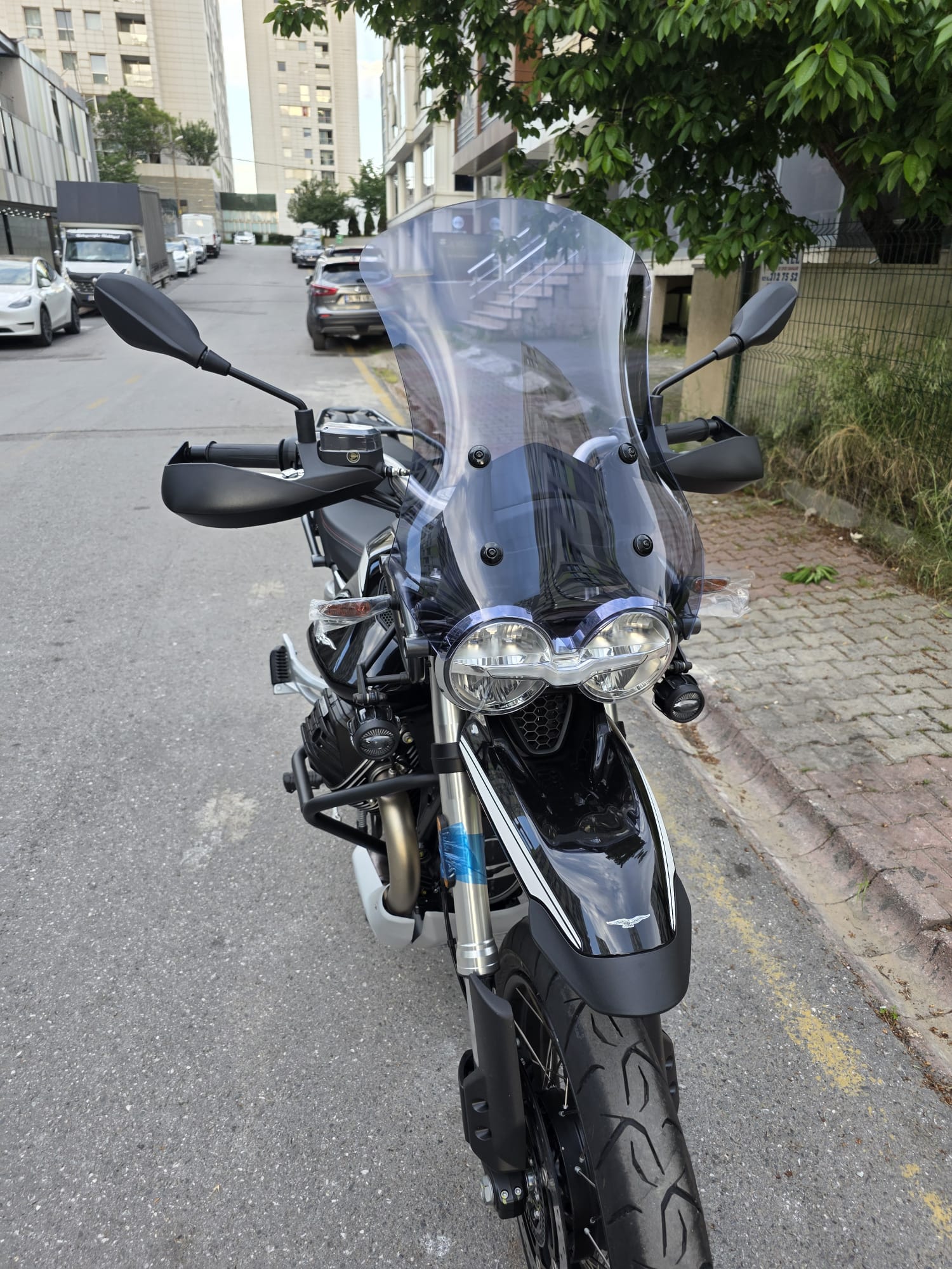 Moto Guzzi V85 Siperlik Ön Cam 2019-2023 Model 58cm Füme Renkli 4mm