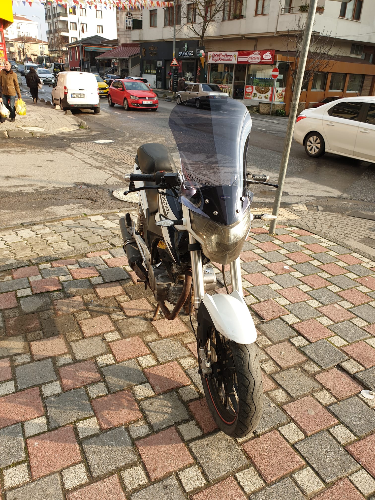Mondial 180 Z One S Siperlik Ön Cam 58cm 2014 2022 Model Füme Renkli