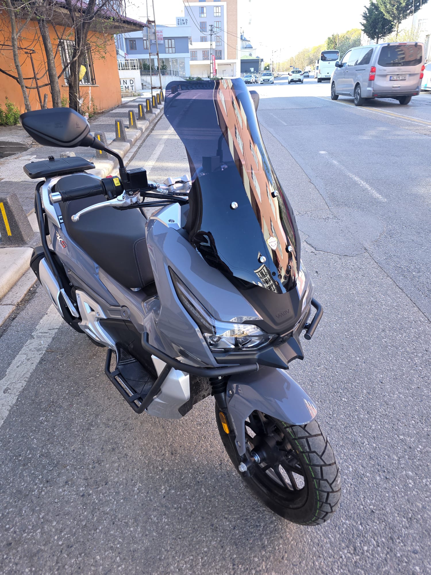 RKS Freccia 150 Siperlik Ön Cam 2022-2025 Model 55cm Siyah Renkli 4mm KISA SPOR CAM