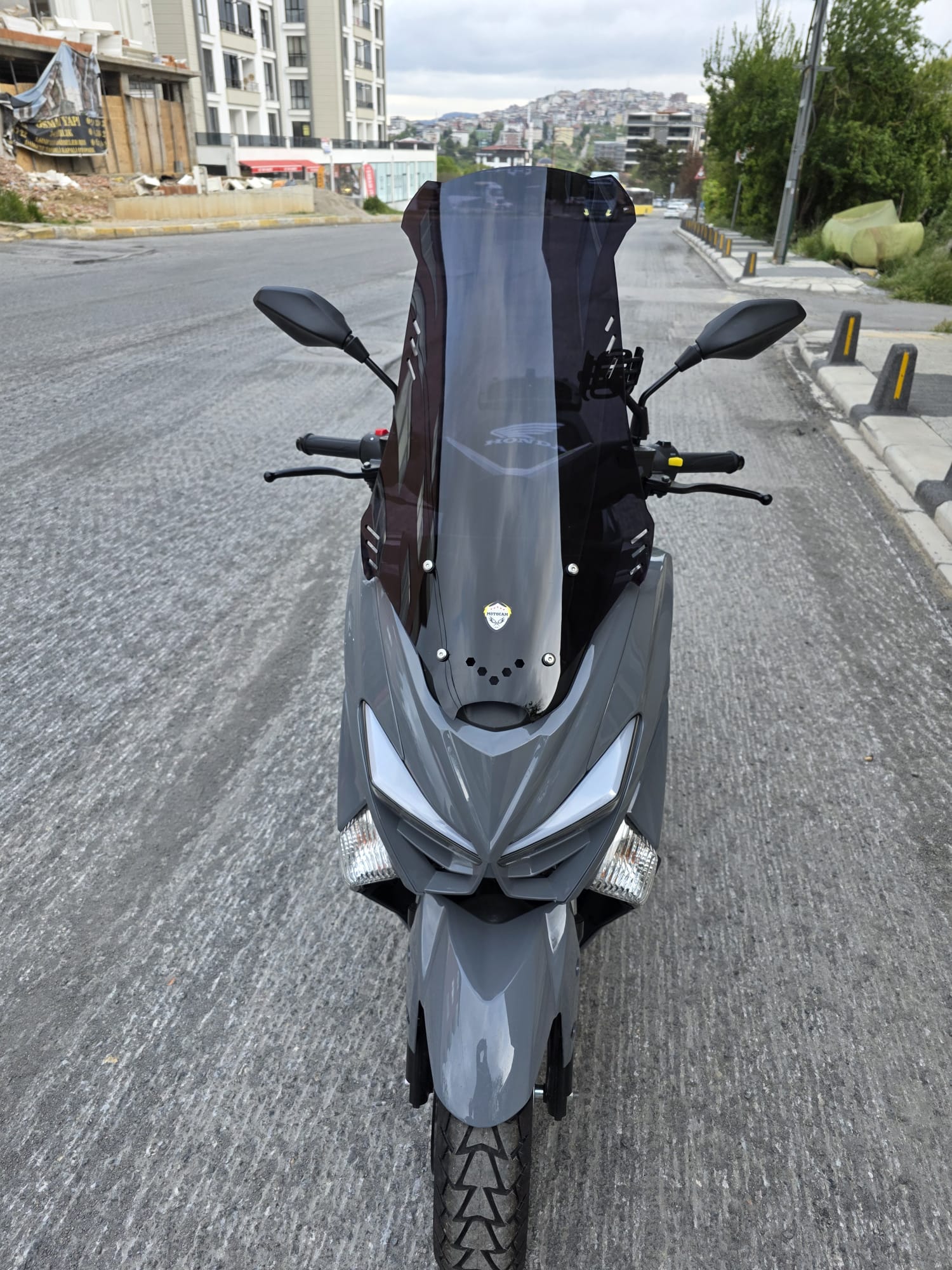 Revolt RSX4 Siperlik Ön Cam 2022-2025 Model 75cm Siyah Renkli 4mm ORTA BOYLU