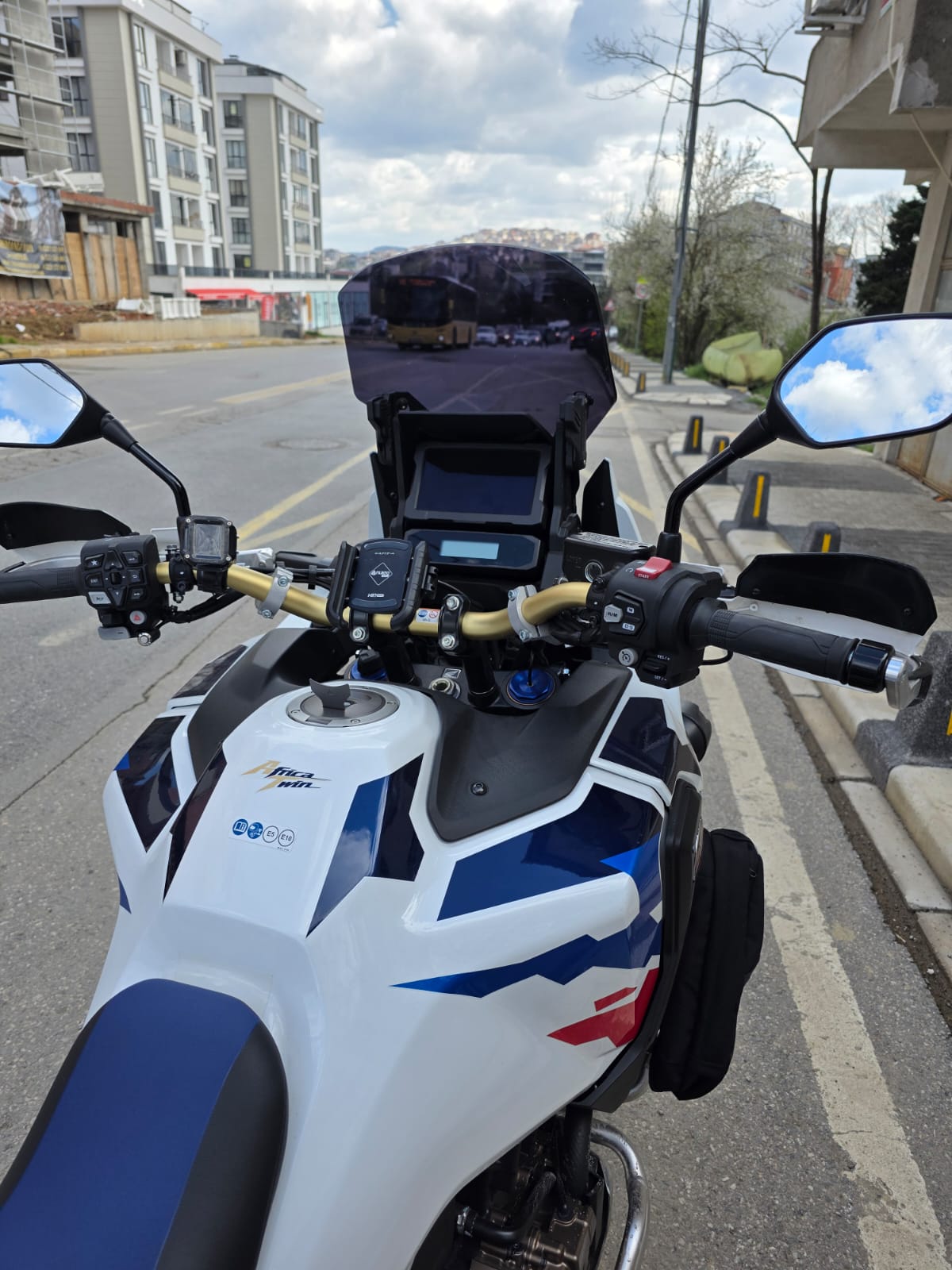 Honda Africa twin CRF 1100 L4 Ön Cam 2023-2025 Model 46cm Siyah Renkli 4mm ORİJİNAL BOYLU