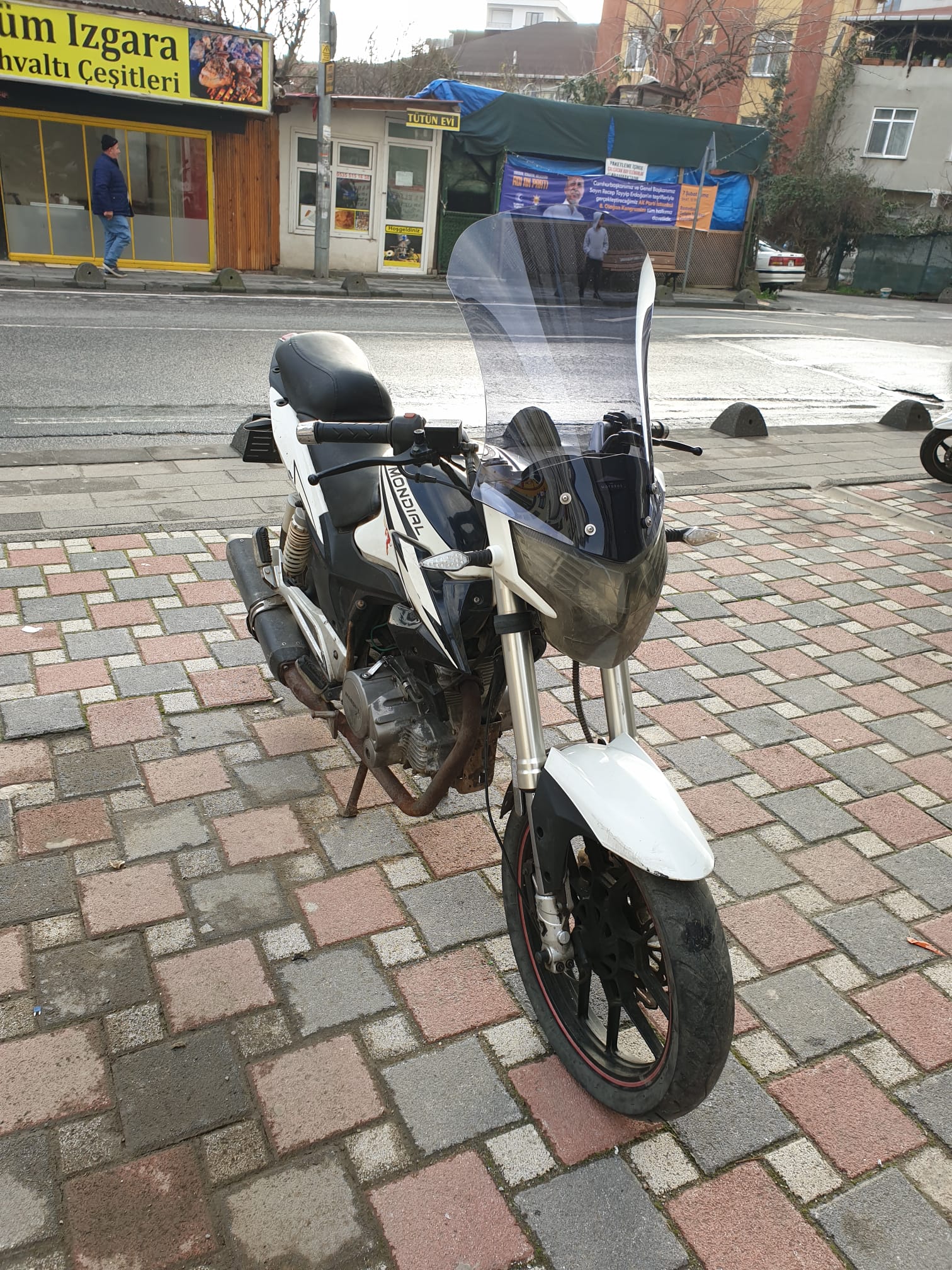 Mondial 180 Z One S Siperlik Ön Cam 58cm 2014 2022 Model Füme Renkli