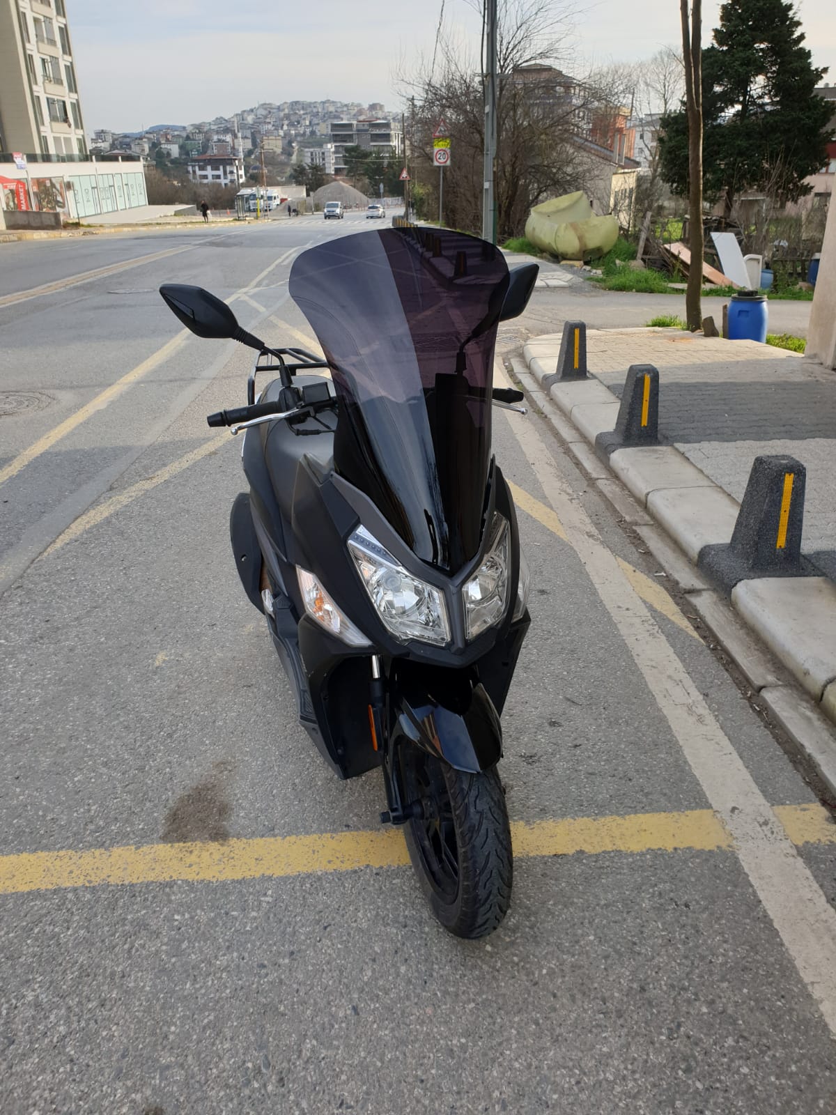 SYM JET 14 200 Siperlik Ön Cam 2017-2025 Model 72cm Siyah Renkli 4mm UZUN CAM