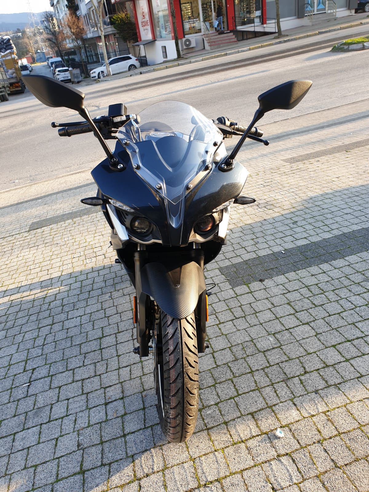 Pulsar RS 200 Siperlik Ön Cam 2015-2025 Model 33cm Şeffaf Renkli 4mm KISA SPOR CAM