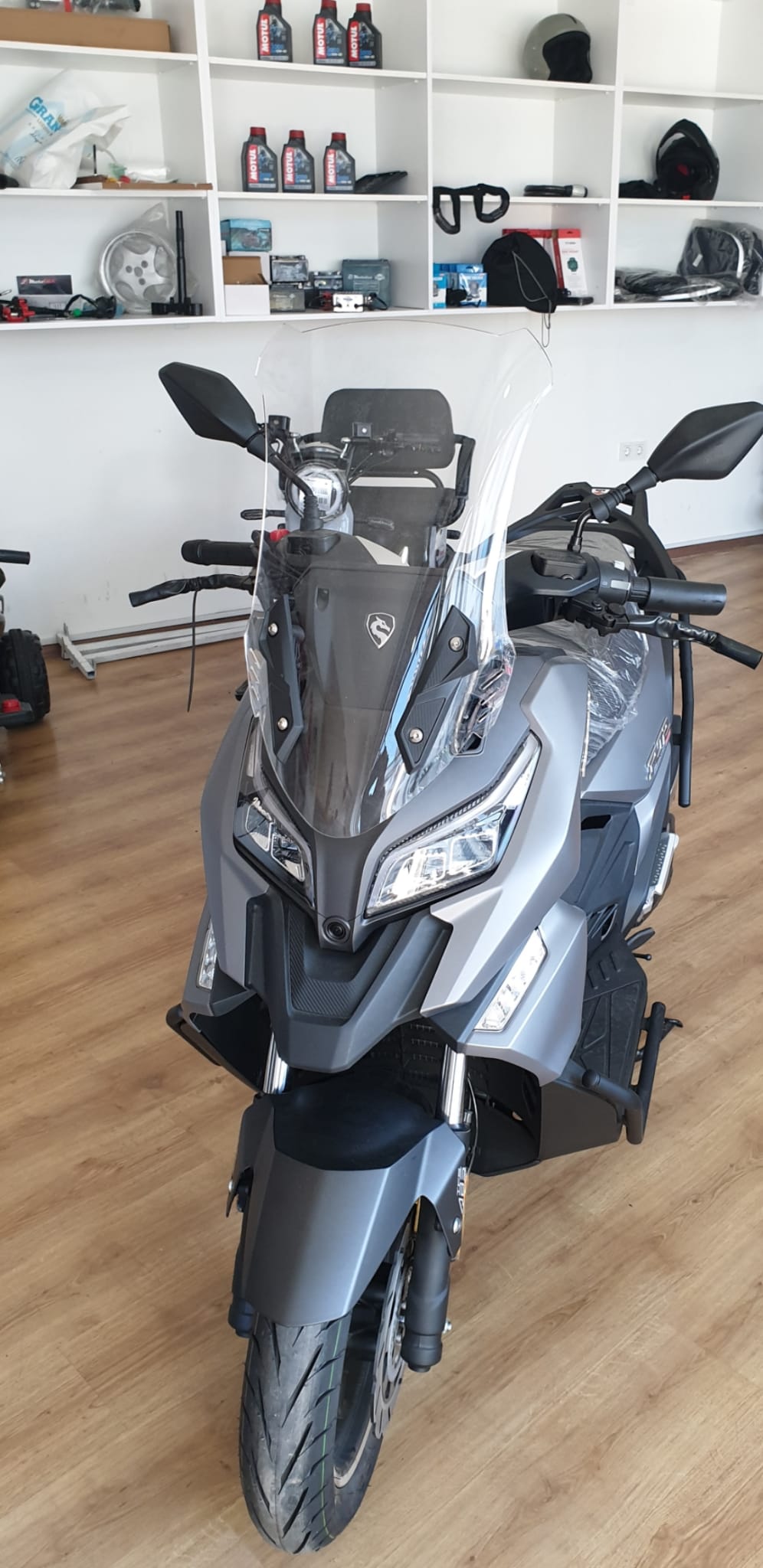 Motolüx RT2 Ragner Siperlik Ön Cam 2023-2025 Model 56cm Şeffaf Renkli 4mm UZUN CAM