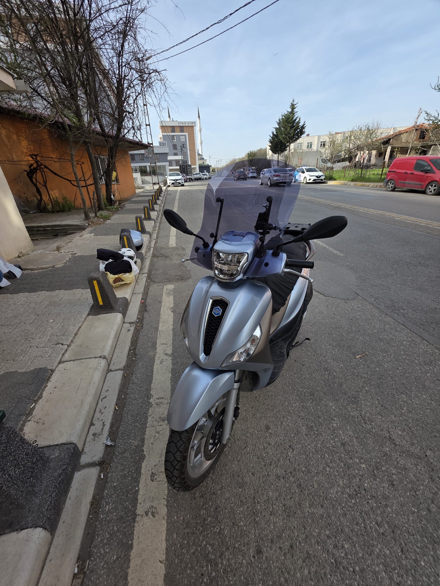 Piaggio Medley S 150 Ön Cam 2021-2025 Model 54cm Füme Renkli APARATSIZ GÖNDERİLİR