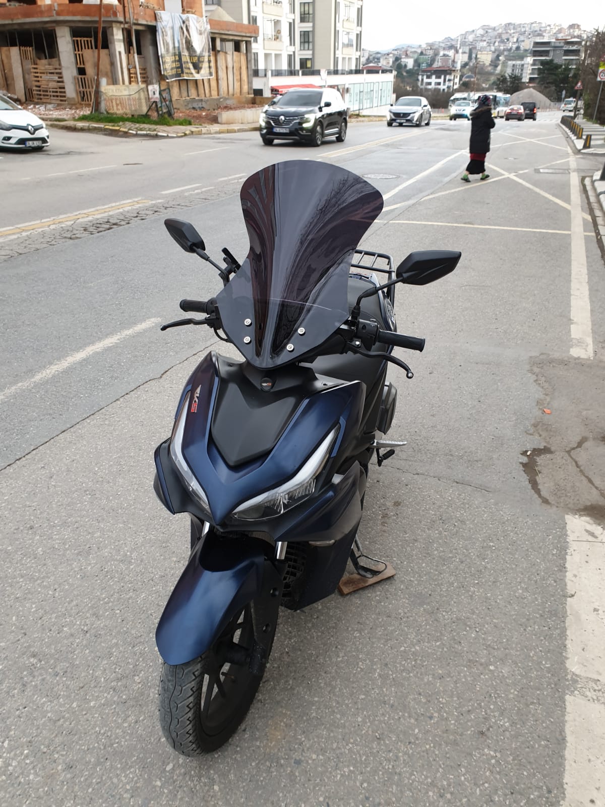 RKS Arome 125 Siperlik Ön Cam 2023-2025 Model 54cm Siyah Renkli Sportif Model