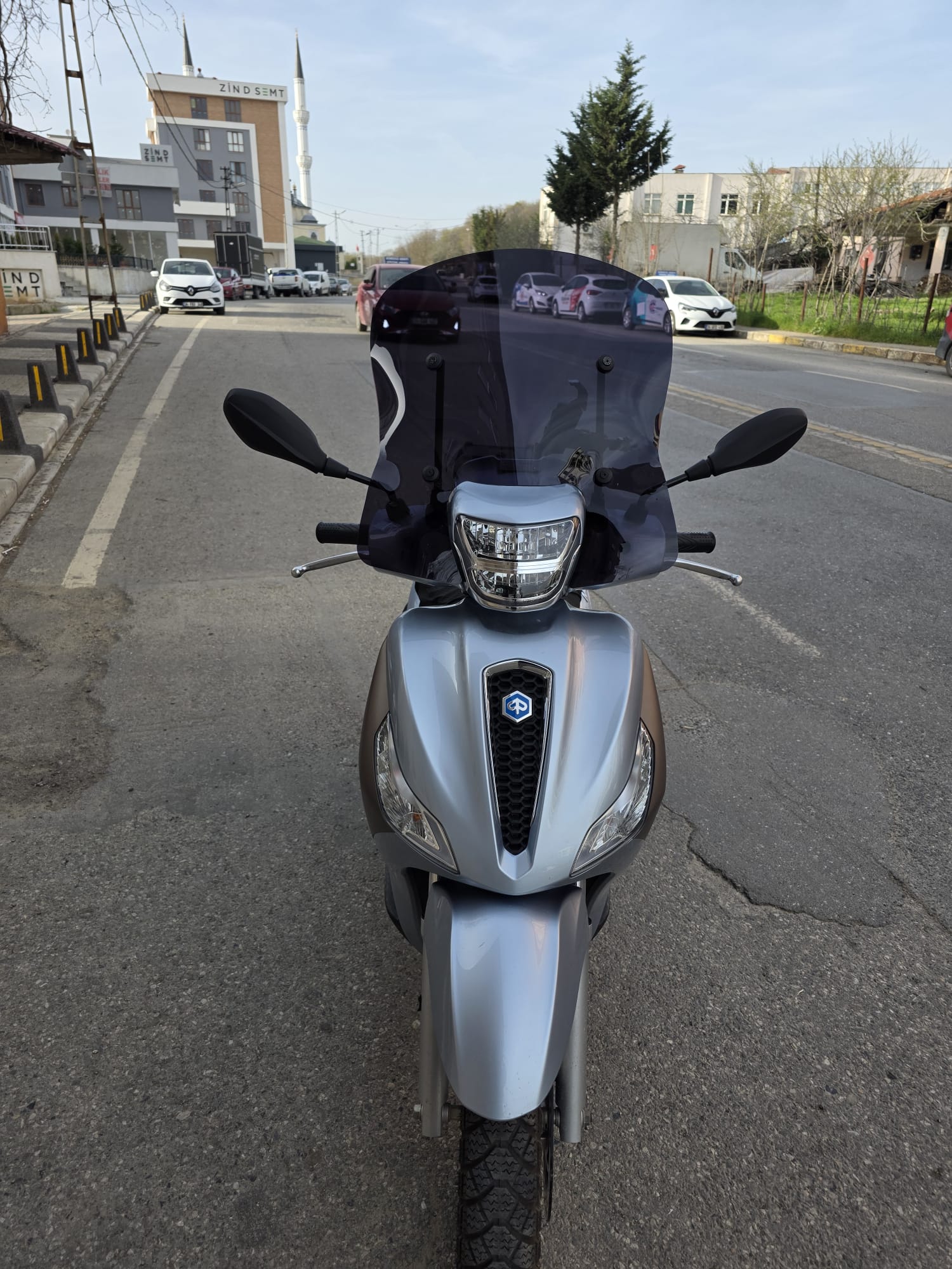 Piaggio Medley S 150 Ön Cam 2021-2025 Model 54cm  Siyah Renkli APARATSIZ GÖNDERİLİR