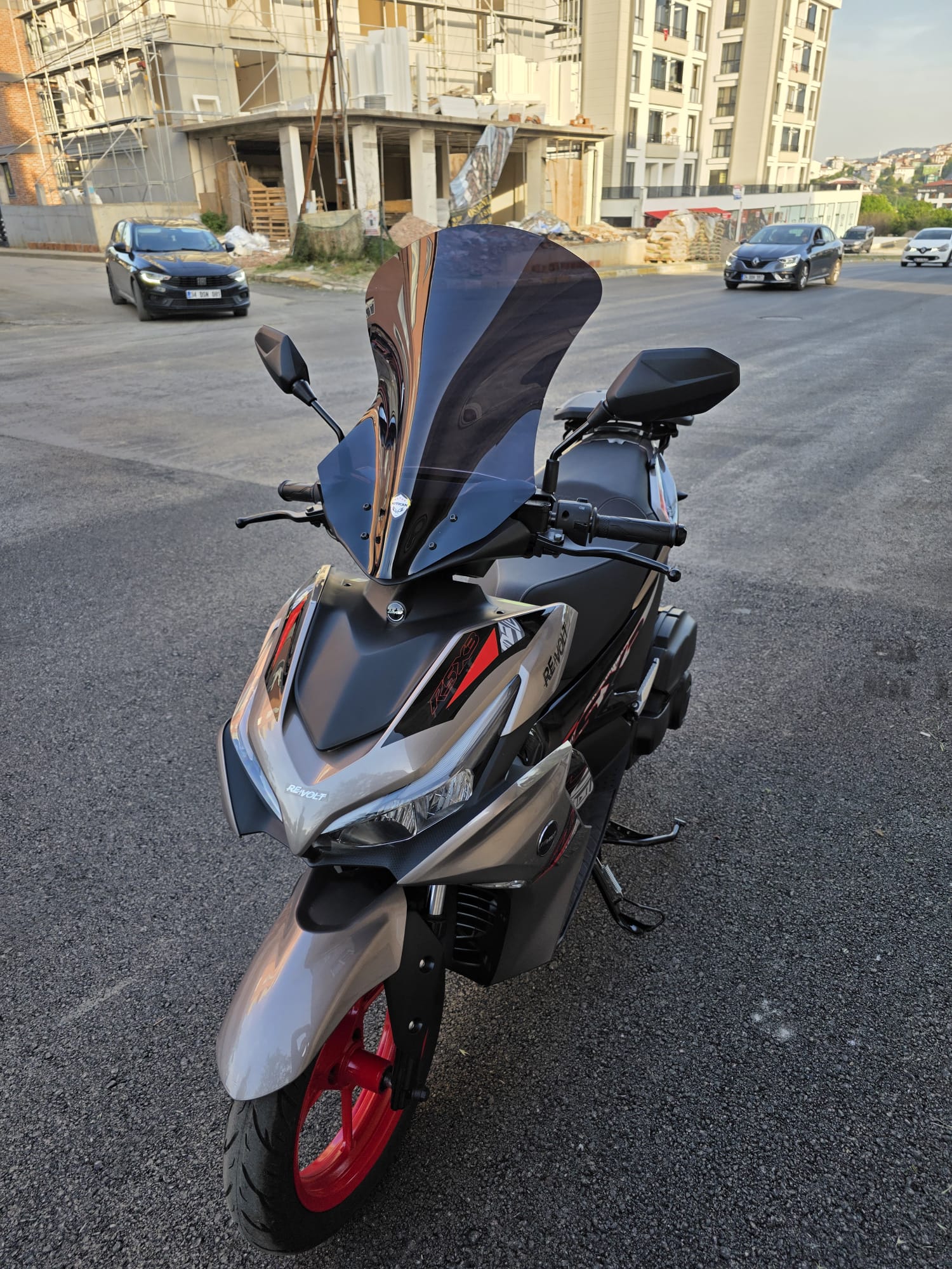 Yamaha MiO Aerox Siperlik Ön Cam Siyah Renkli 54cm 4mm