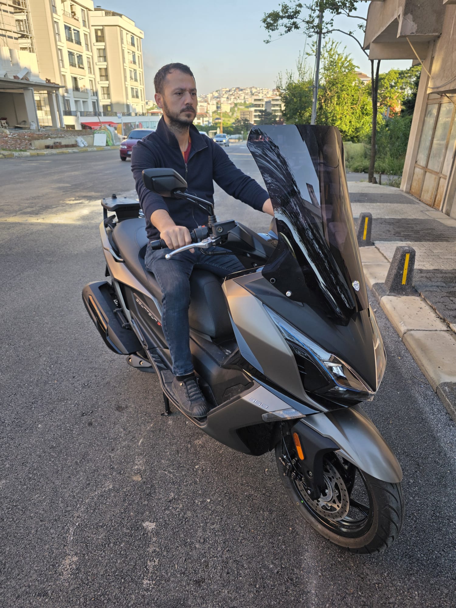 Kymco Downtown GT 350 Siperlik Ön Cam 2025 Model 62cm Siyah Renkli 4mm