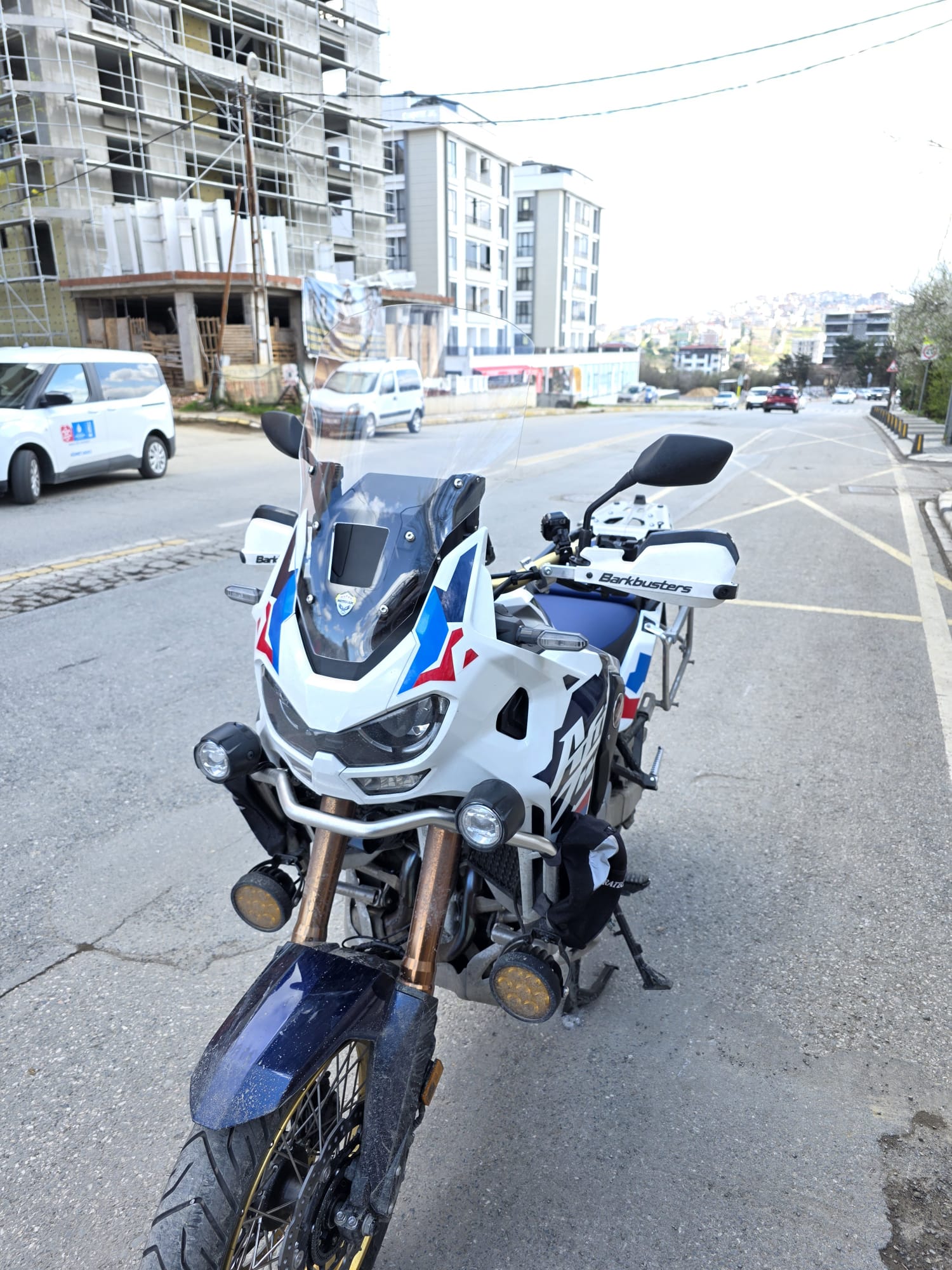Honda Africa twin CRF 1100 L4 Ön Cam 2023-2025 Model 54cm Şeffaf Renkli 4mm UZUN VE GENİŞ