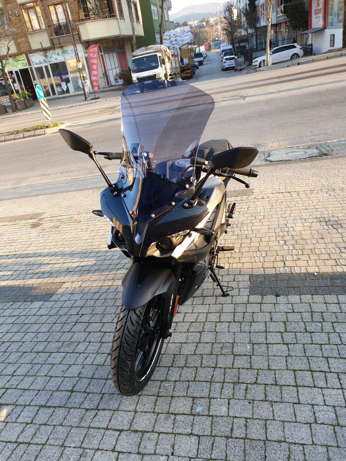 Pulsar RS 200 Siperlik Ön Cam 2015-2025 Model 56cm Füme Renkli 4mm UZUN CAM