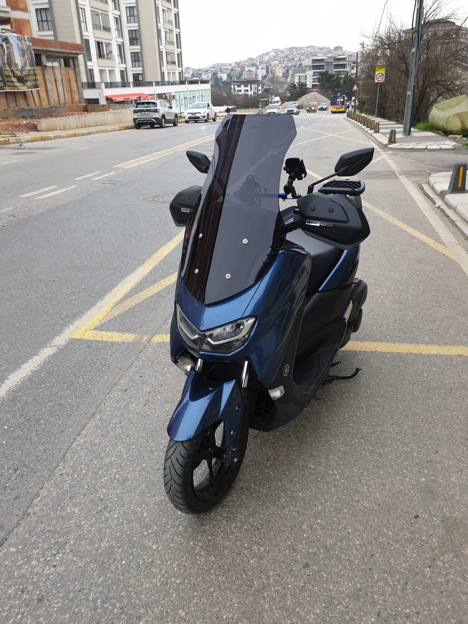 Yamaha Nmax Siperlik Ön Cam 2021-2025 Model 72cm Siyah Renkli 4mm UZUN CAM
