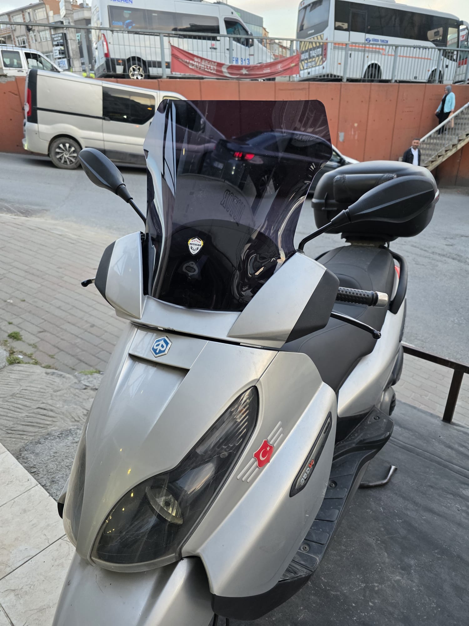 Piaggio X7 Siperlik Ön Cam 2007-2012 Model 43cm Siyah Renkli 4mm