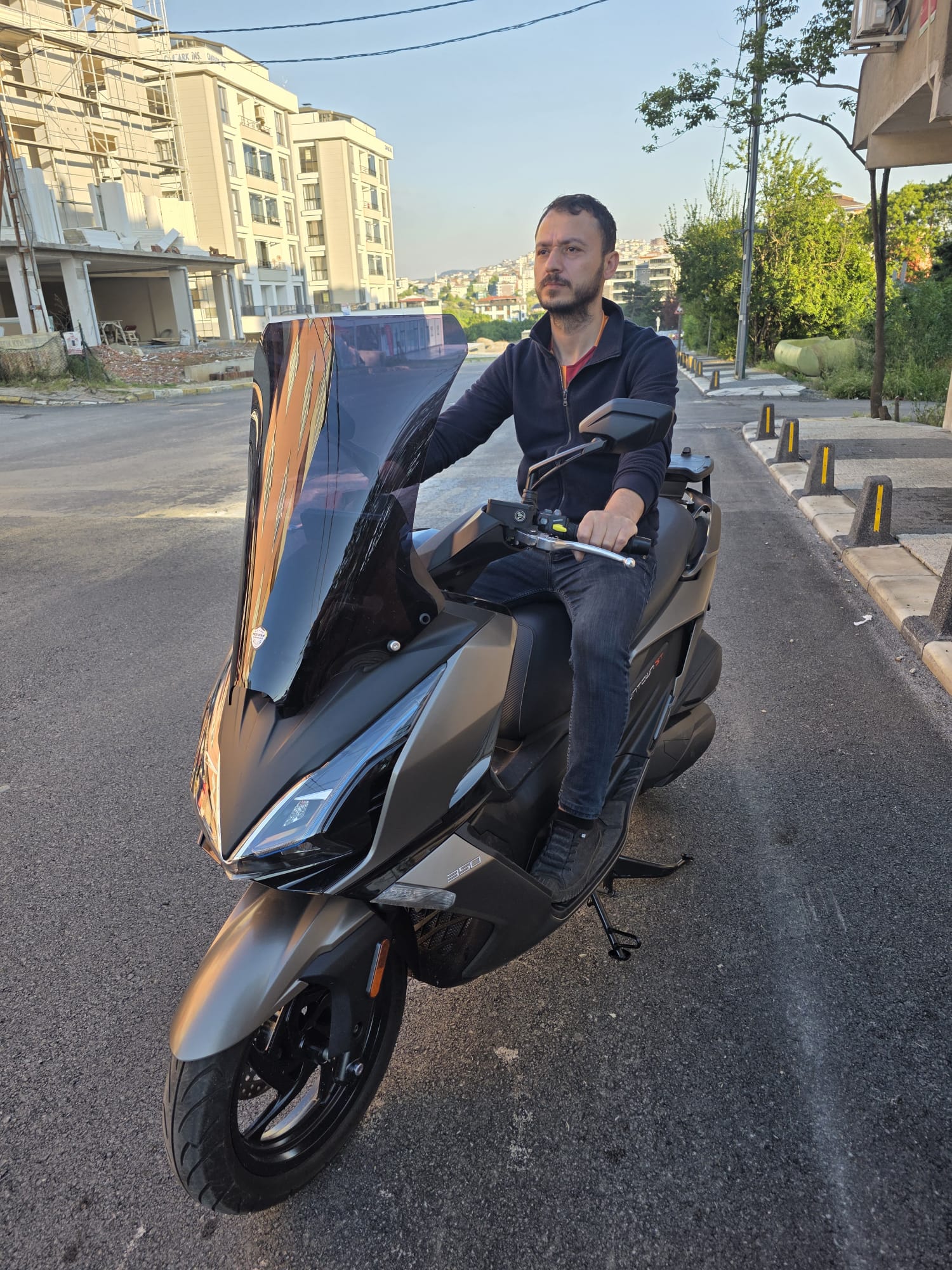 Kymco Downtown GT 350 Siperlik Ön Cam 2025 Model 62cm Siyah Renkli 4mm