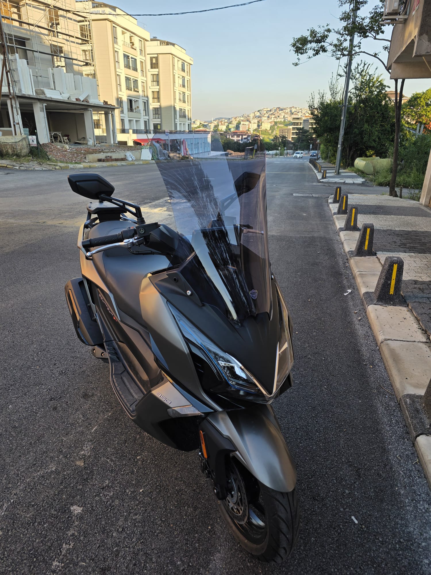 Kymco Downtown GT 350 Siperlik Ön Cam 2025 Model 62cm Füme Renkli 4mm