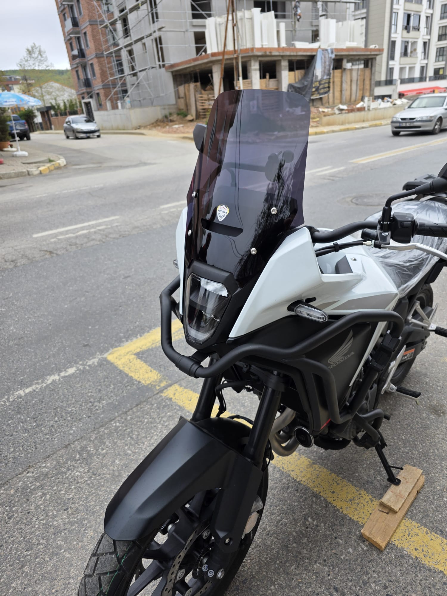 Honda NX 500 Ön Cam 34cm 2025 Model Siyah Renkli 4mm Orijinal Boylu