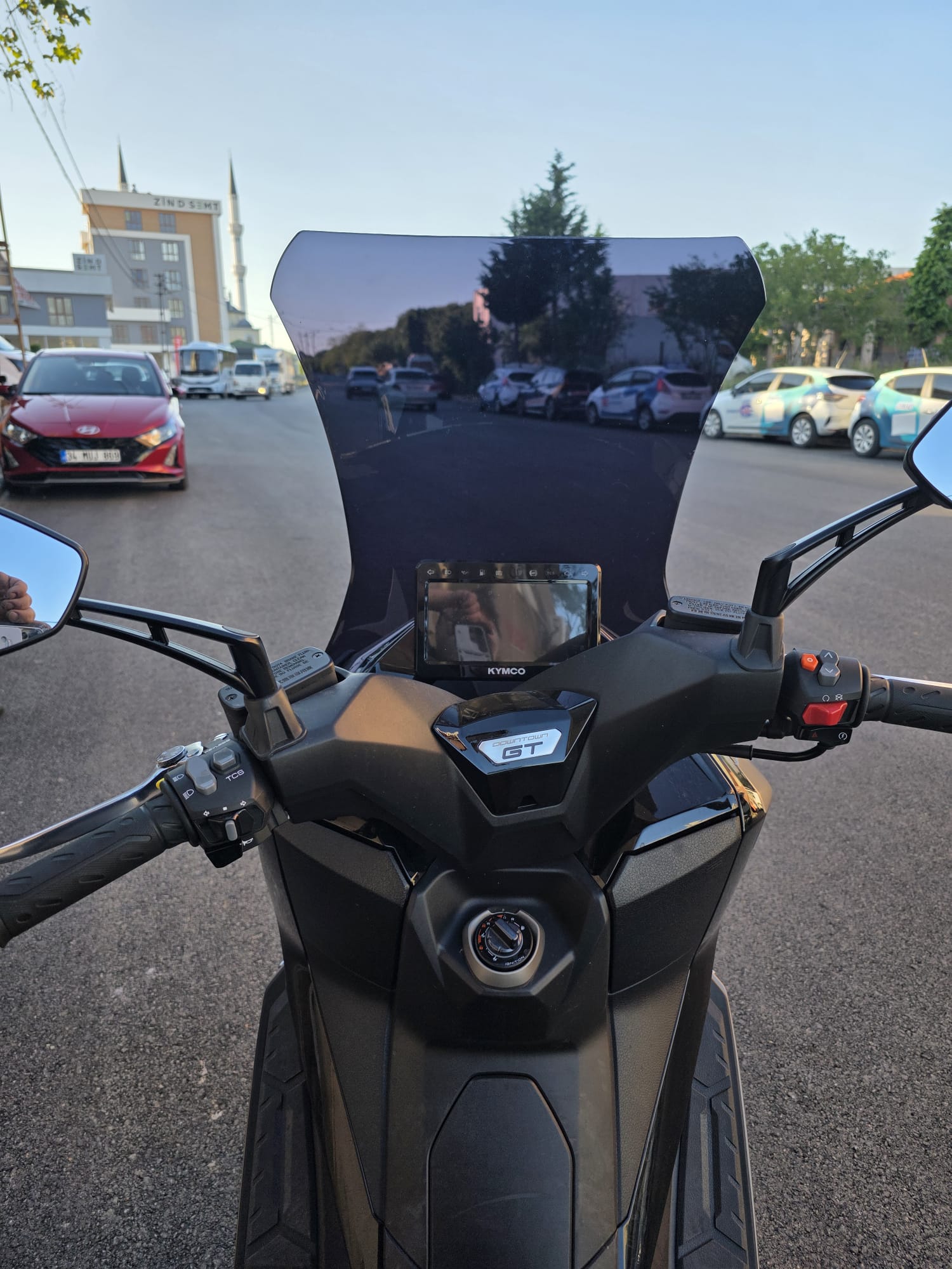 Kymco Downtown GT 350 Siperlik Ön Cam 2025 Model 62cm Siyah Renkli 4mm