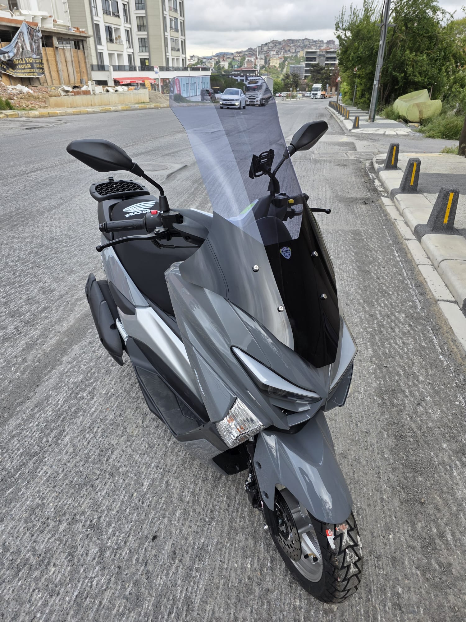 Revolt RSX4 Siperlik Ön Cam 2022-2025 Model 78cm Füme Renkli 4mm UZUN CAM