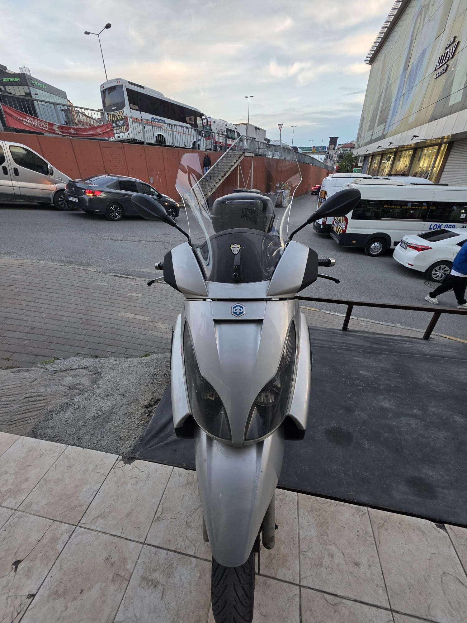 Piaggio X7 Siperlik Ön Cam 2007-2012 Model 43cm Şeffaf Renkli 4mm