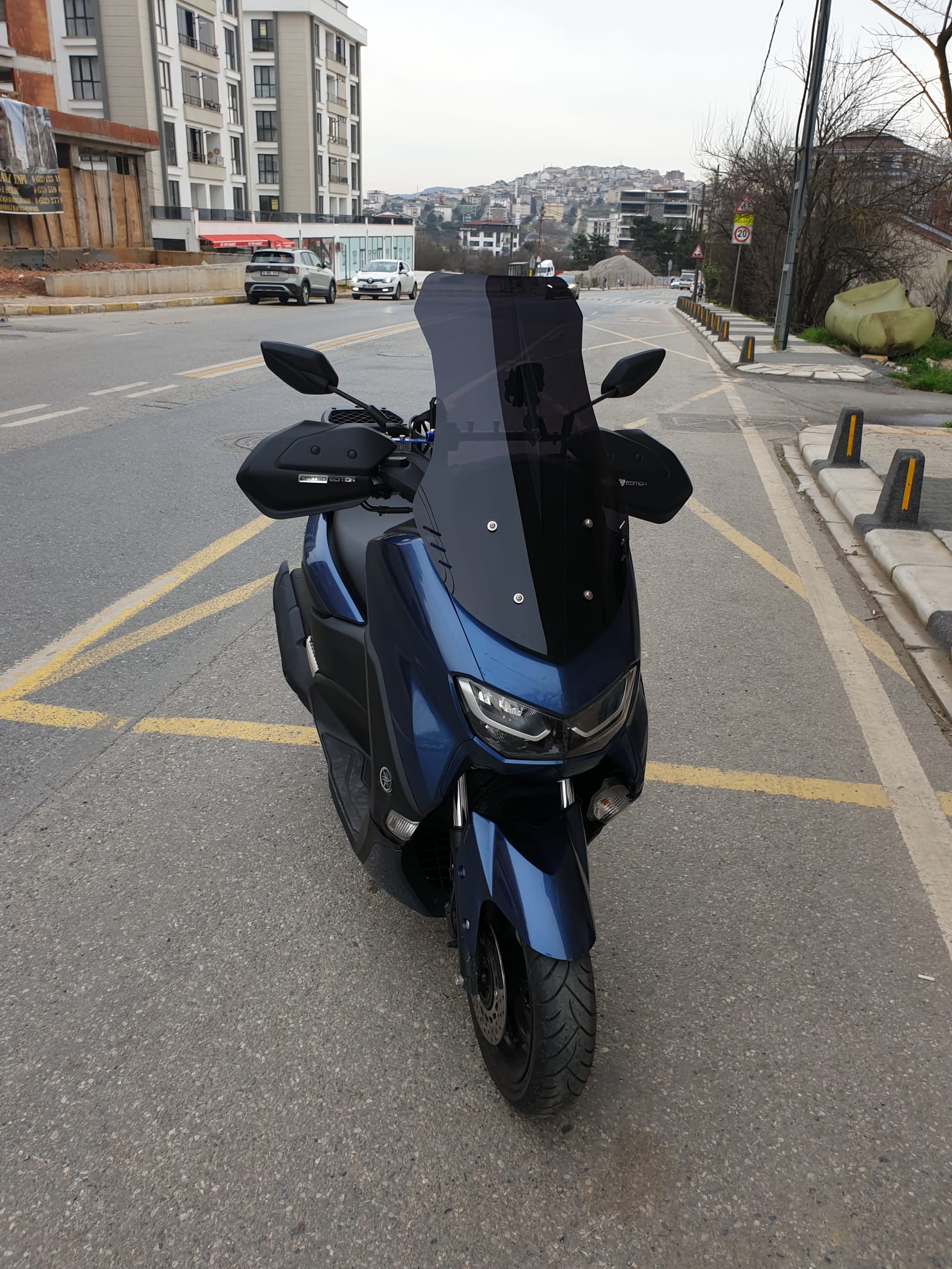 Yamaha Nmax Siperlik Ön Cam 2021-2025 Model 72cm Siyah Renkli 4mm UZUN CAM