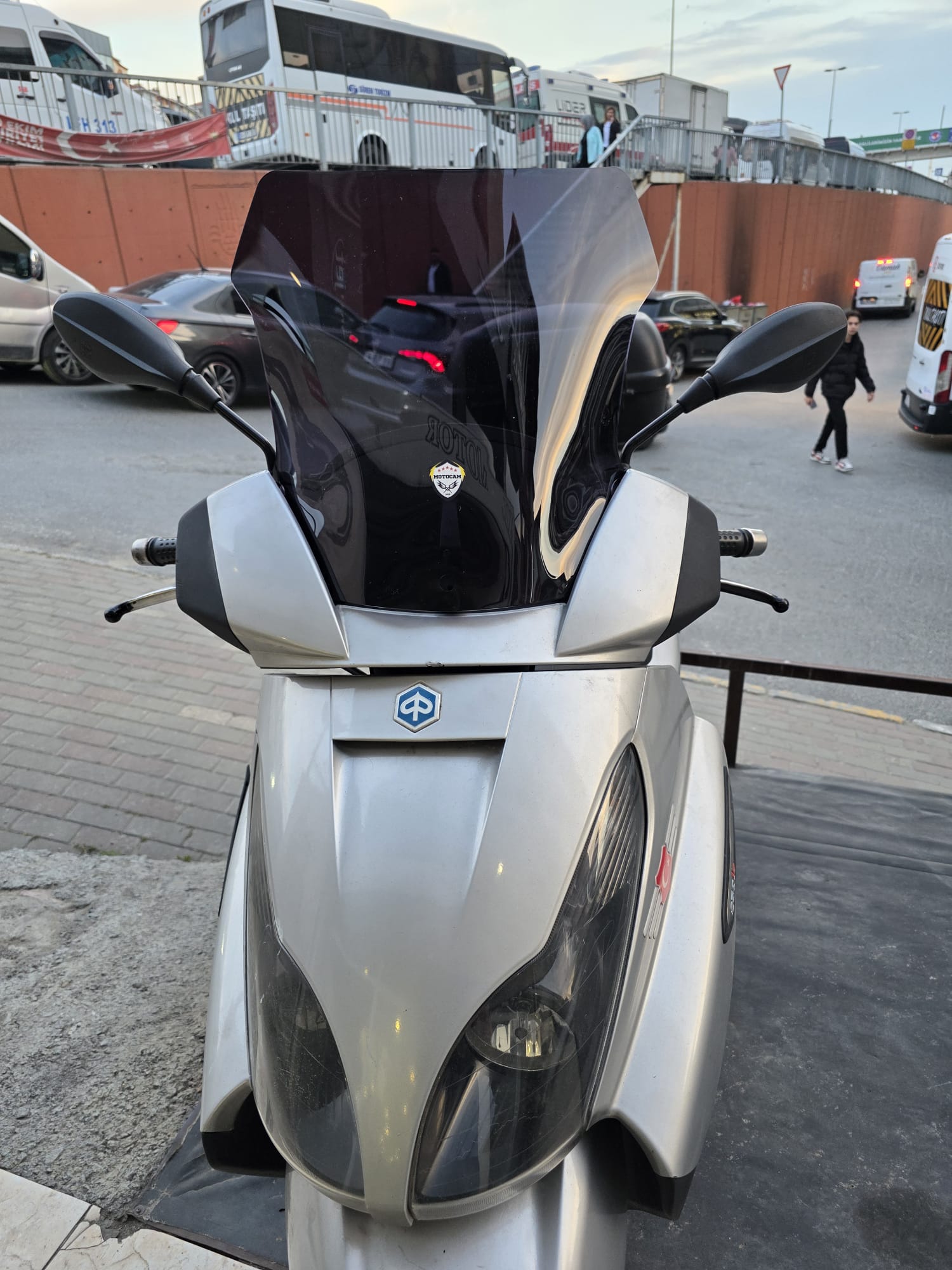 Piaggio X7 Siperlik Ön Cam 2007-2012 Model 43cm Siyah Renkli 4mm