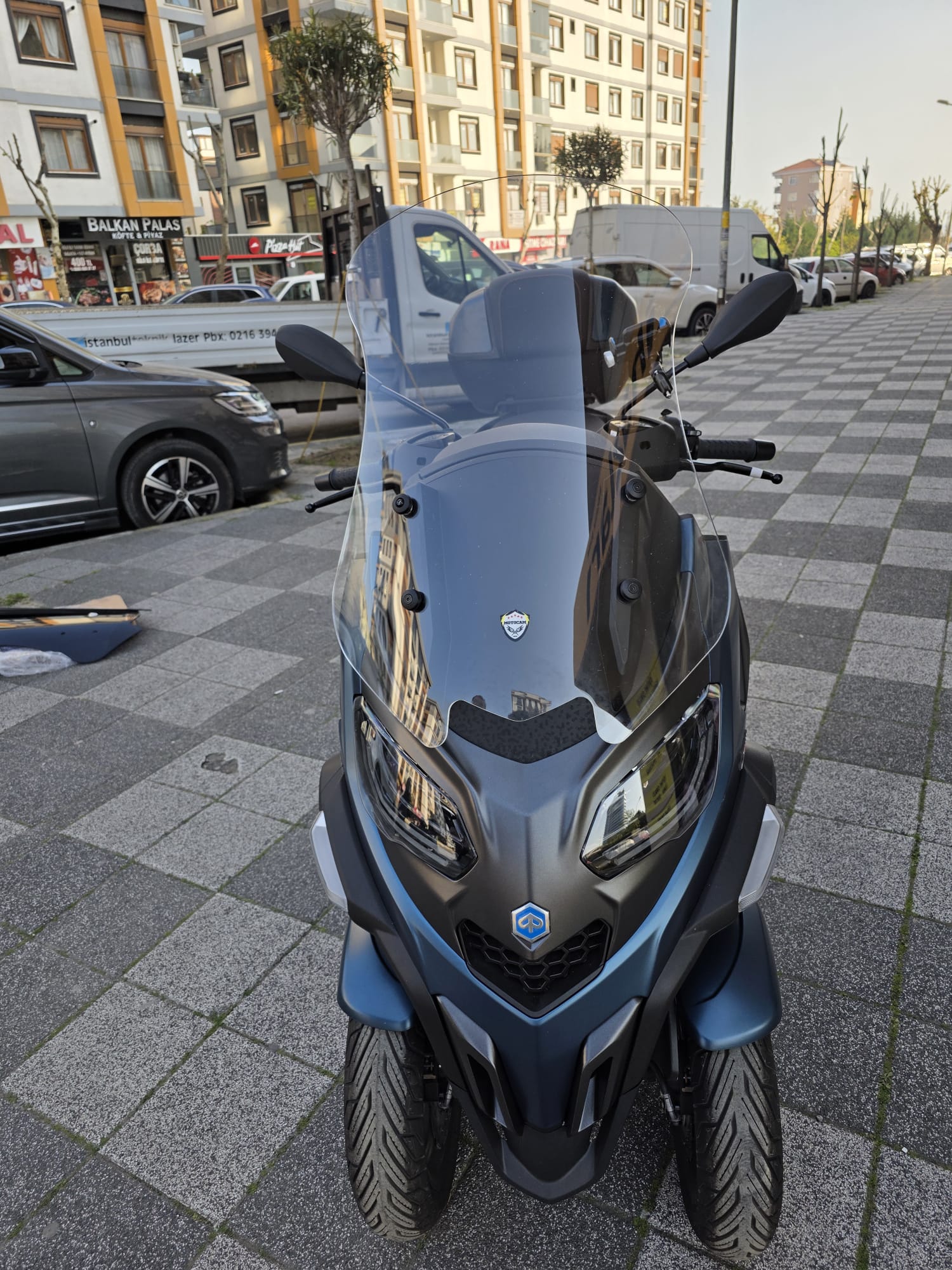 Piaggio MP3 530 Siperlik Ön Cam 2023-2025 Model 72cm Şeffaf Renkli 4mm UZUN CAM