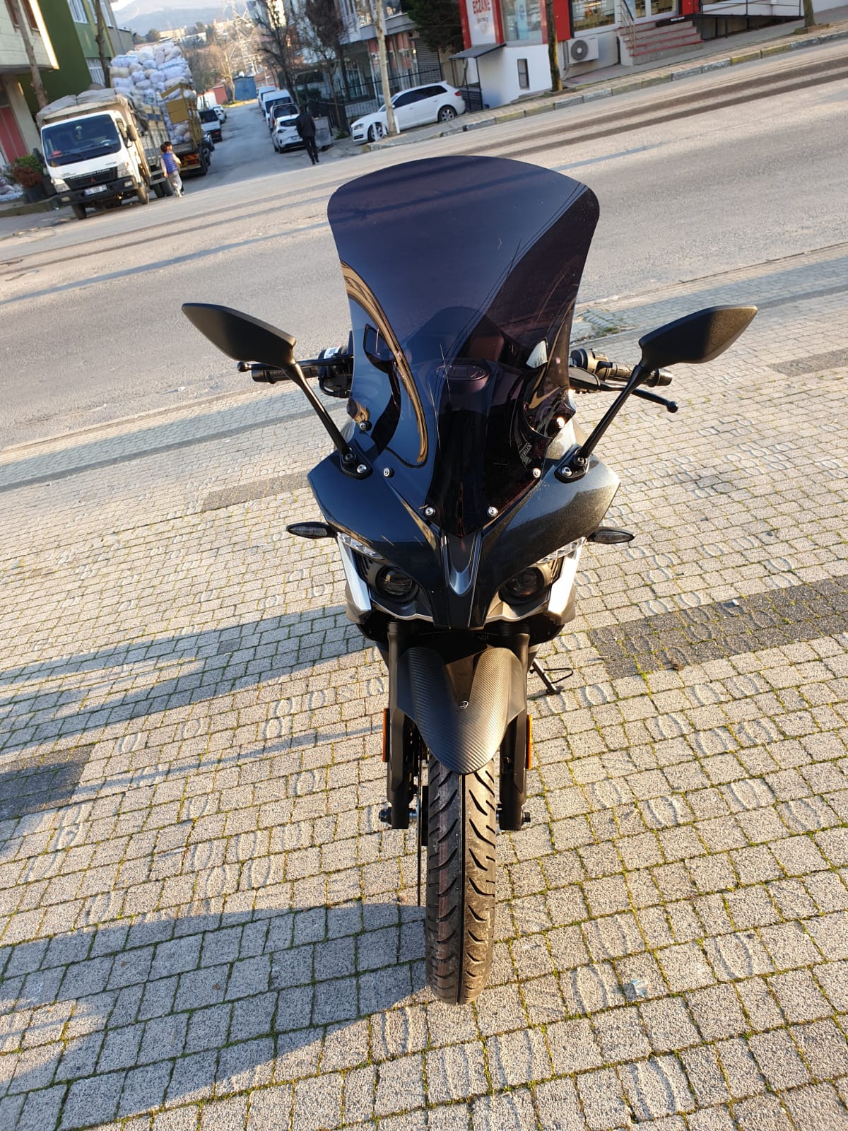 Pulsar RS 200 Siperlik Ön Cam 2015-2025 Model 56cm Siyah Renkli 4mm UZUN CAM