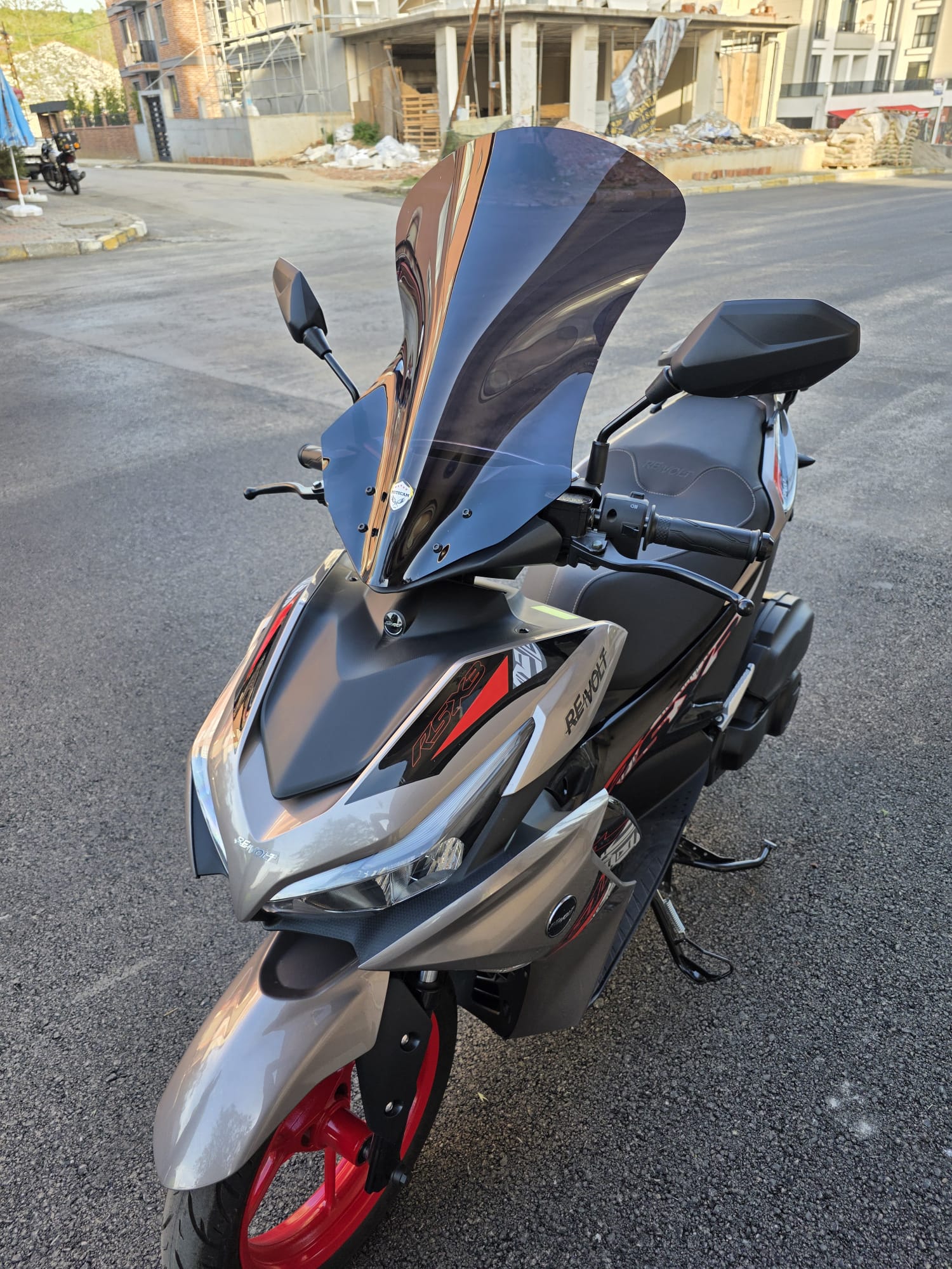 Yamaha MiO Aerox Siperlik Ön Cam Siyah Renkli 54cm 4mm