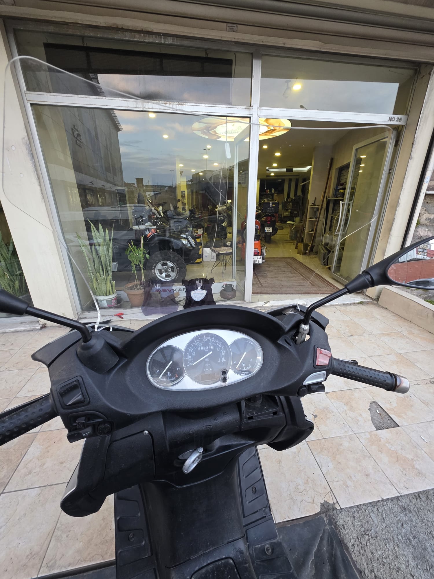 Piaggio X7 Siperlik Ön Cam 2007-2012 Model 43cm Şeffaf Renkli 4mm