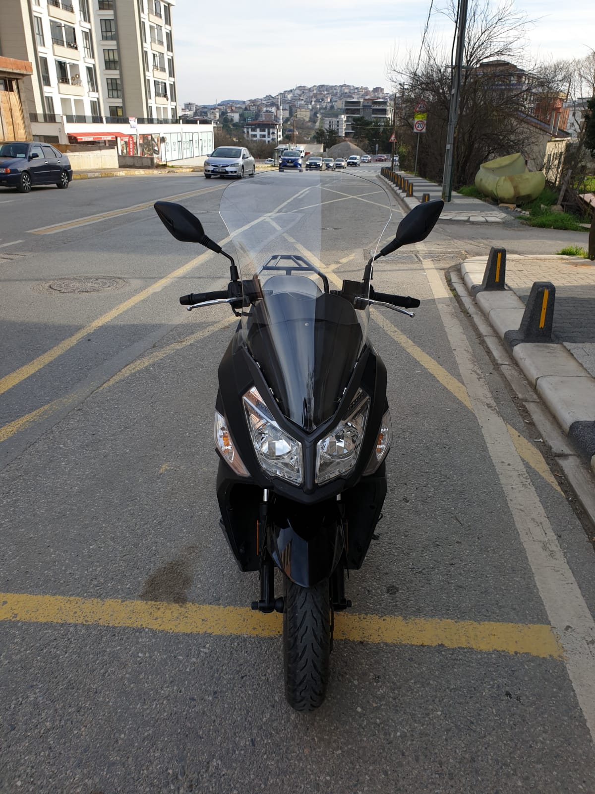 SYM JET 14 200 Siperlik Ön Cam 2017-2025 Model 72cm Şeffaf Renkli 4mm UZUN CAM