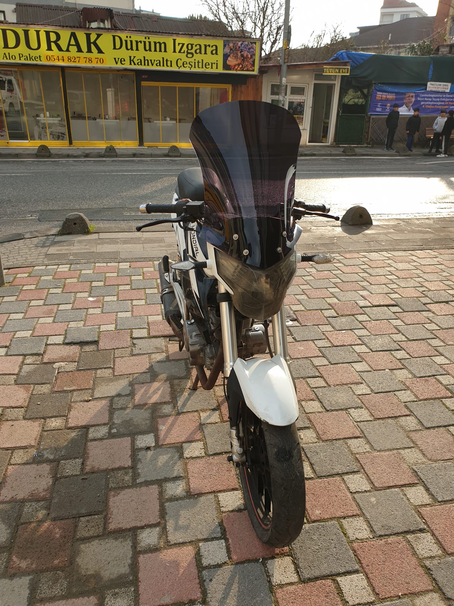 Mondial 180 Z One S Siperlik Ön Cam 58cm 2014 2022 Model Siyah Renkli