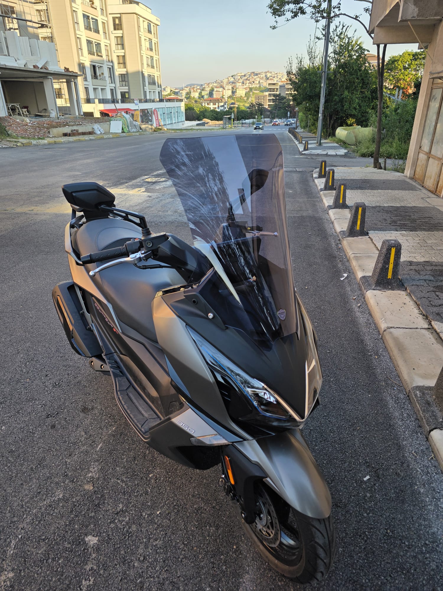 Kymco Downtown GT 350 Siperlik Ön Cam 2025 Model 62cm Füme Renkli 4mm
