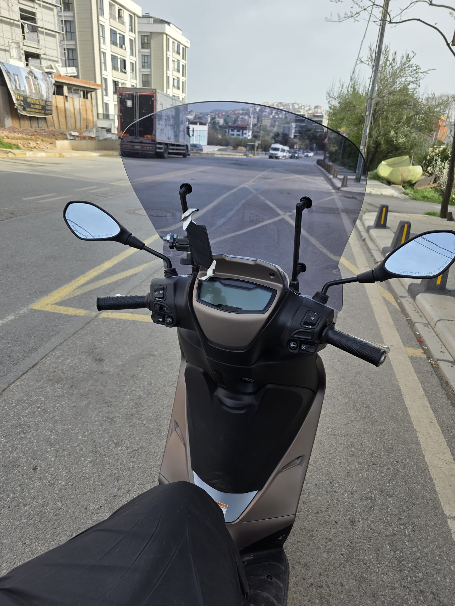 Piaggio Medley S 150 Ön Cam 2021-2025 Model 54cm Füme Renkli APARATSIZ GÖNDERİLİR