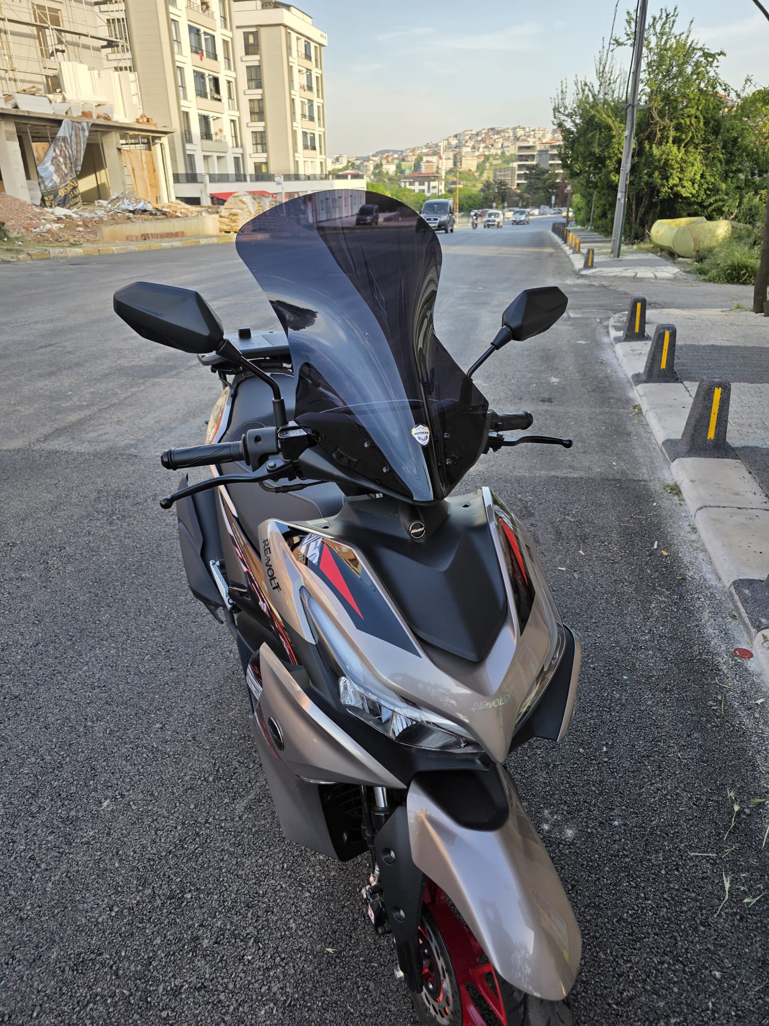 Yamaha MiO Aerox Siperlik Ön Cam Siyah Renkli 54cm 4mm