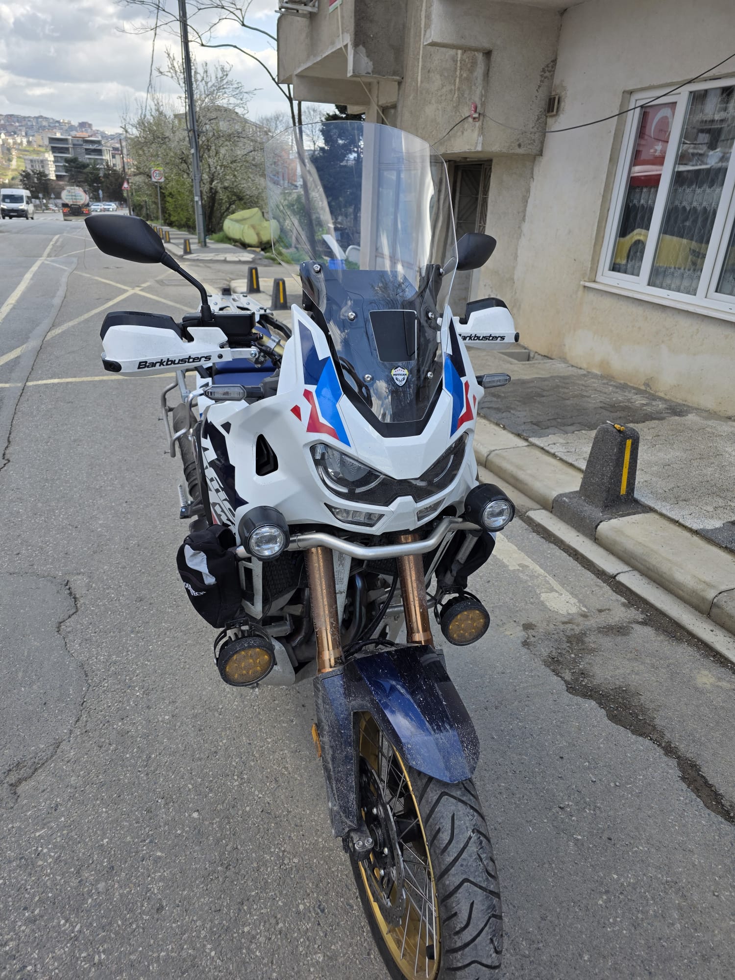 Honda Africa twin CRF 1100 L4 Ön Cam 2023-2025 Model 54cm Şeffaf Renkli 4mm UZUN VE GENİŞ
