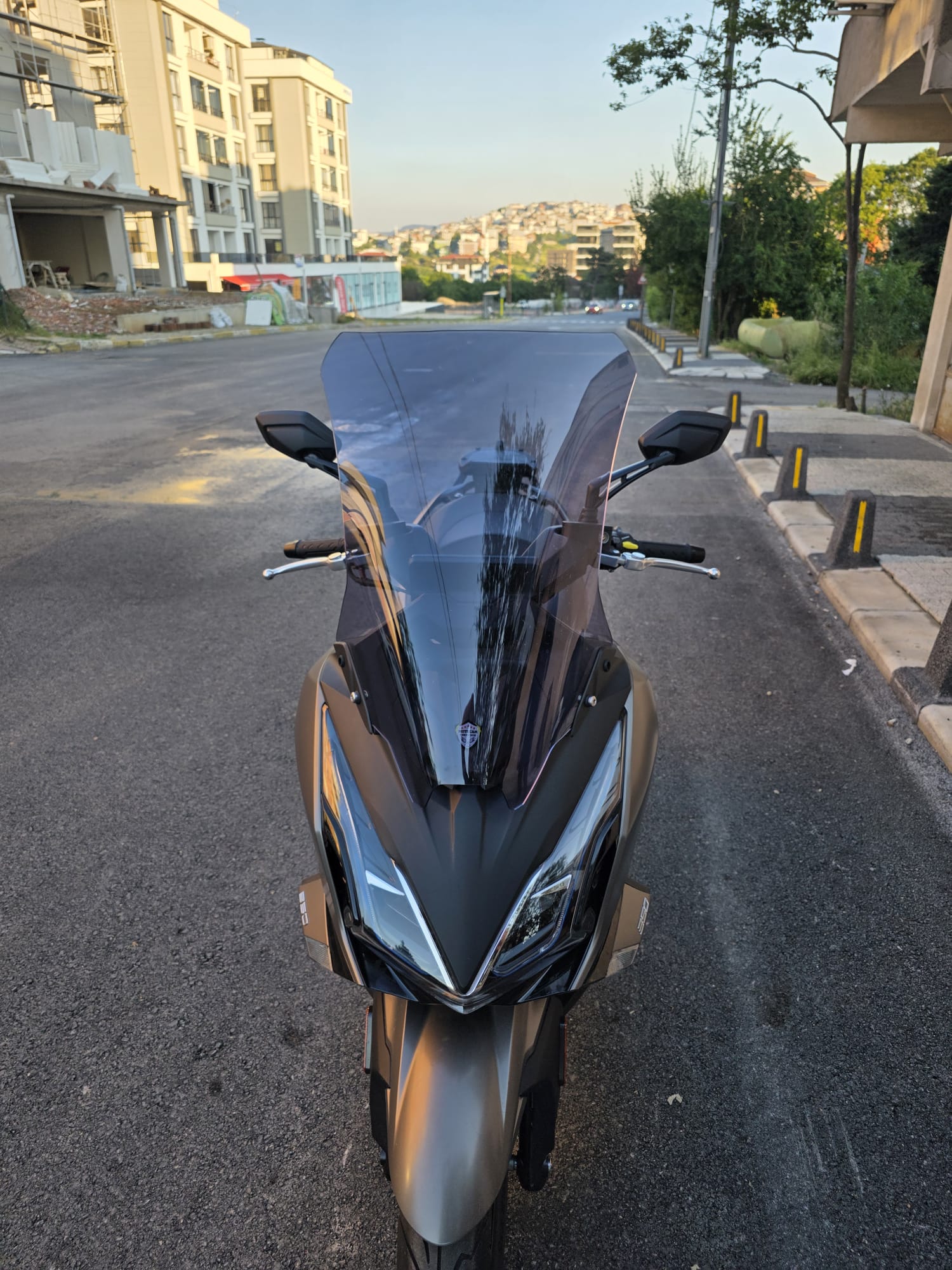 Kymco Downtown GT 350 Siperlik Ön Cam 2025 Model 62cm Füme Renkli 4mm