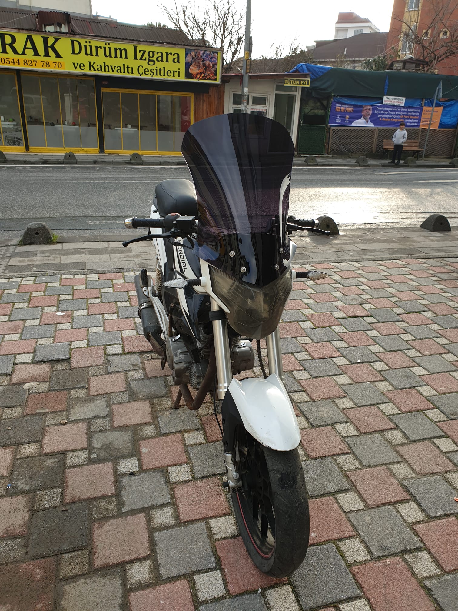 Mondial 180 Z One S Siperlik Ön Cam 58cm 2014 2022 Model Siyah Renkli