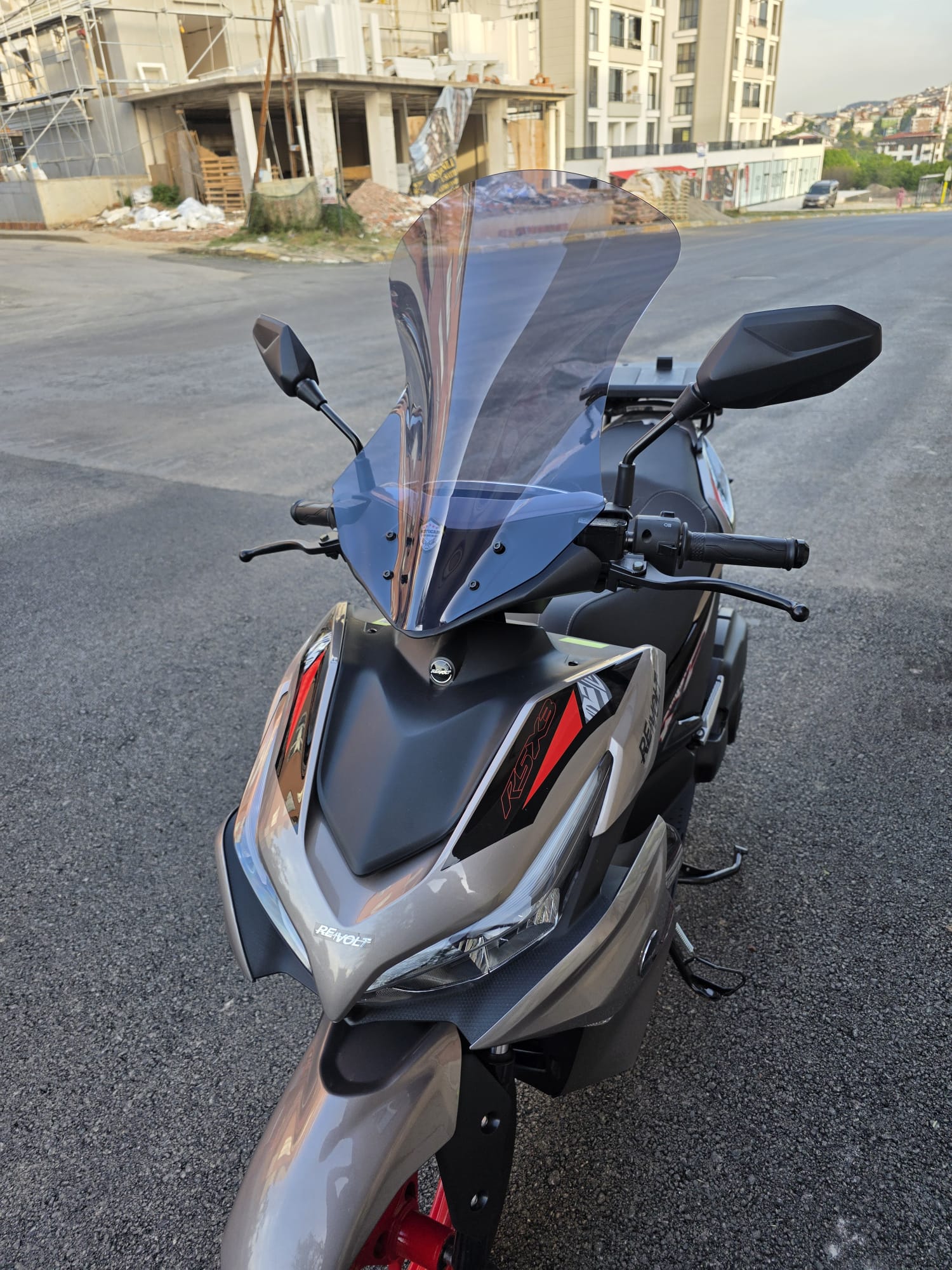 Revolt RSX3 Siperlik Ön Cam 2022-2025 Model 54cm Füme Renkli SPORTİF
