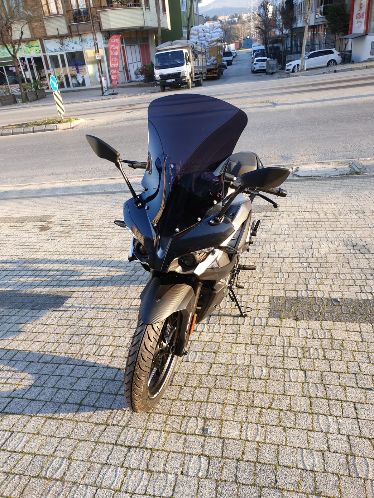 Pulsar RS 200 Siperlik Ön Cam 2015-2025 Model 56cm Siyah Renkli 4mm UZUN CAM