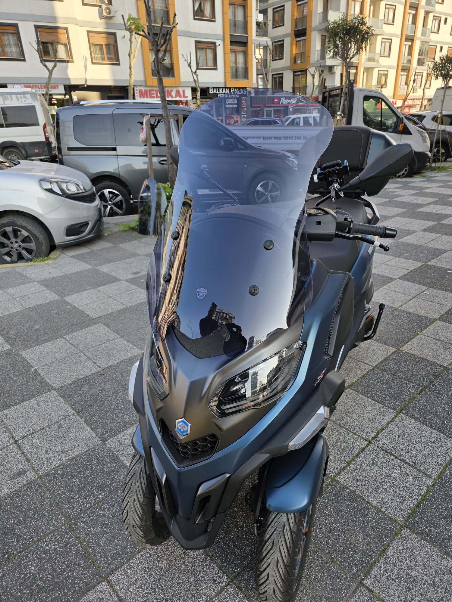 Piaggio MP3 530 Siperlik Ön Cam 2023-2025 Model 72cm Füme Renkli 4mm UZUN CAM