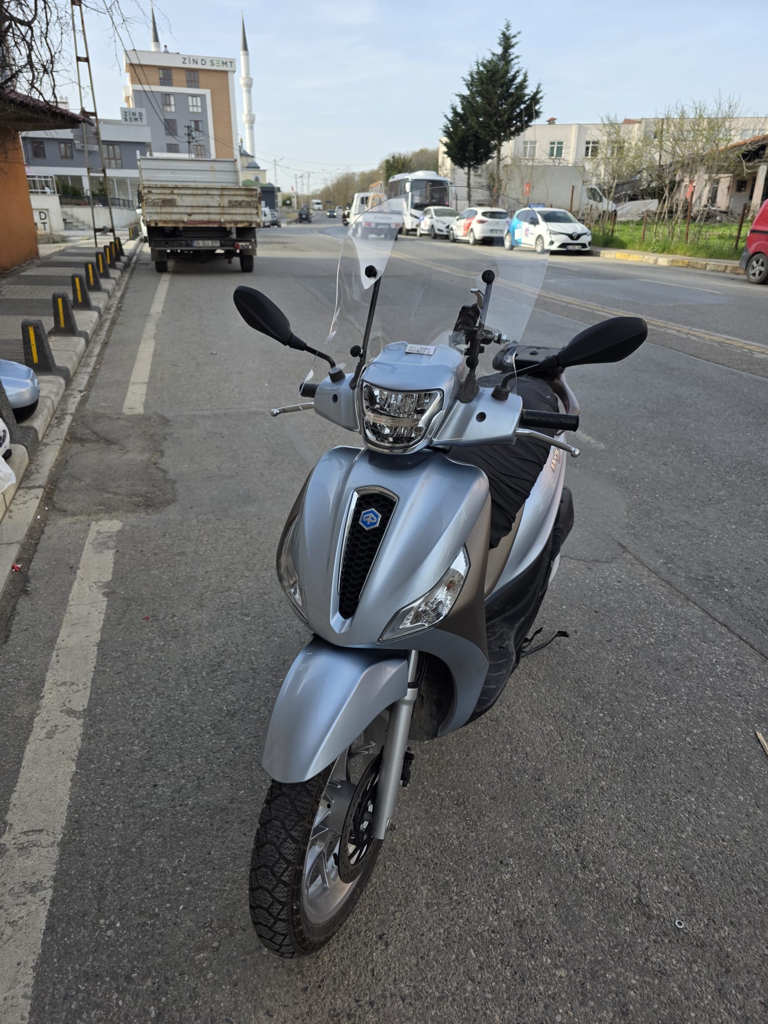 Piaggio Medley S 150 Ön Cam 2021-2025 Model 54cm Şeffaf Renkli APARATSIZ GÖNDERİLİR