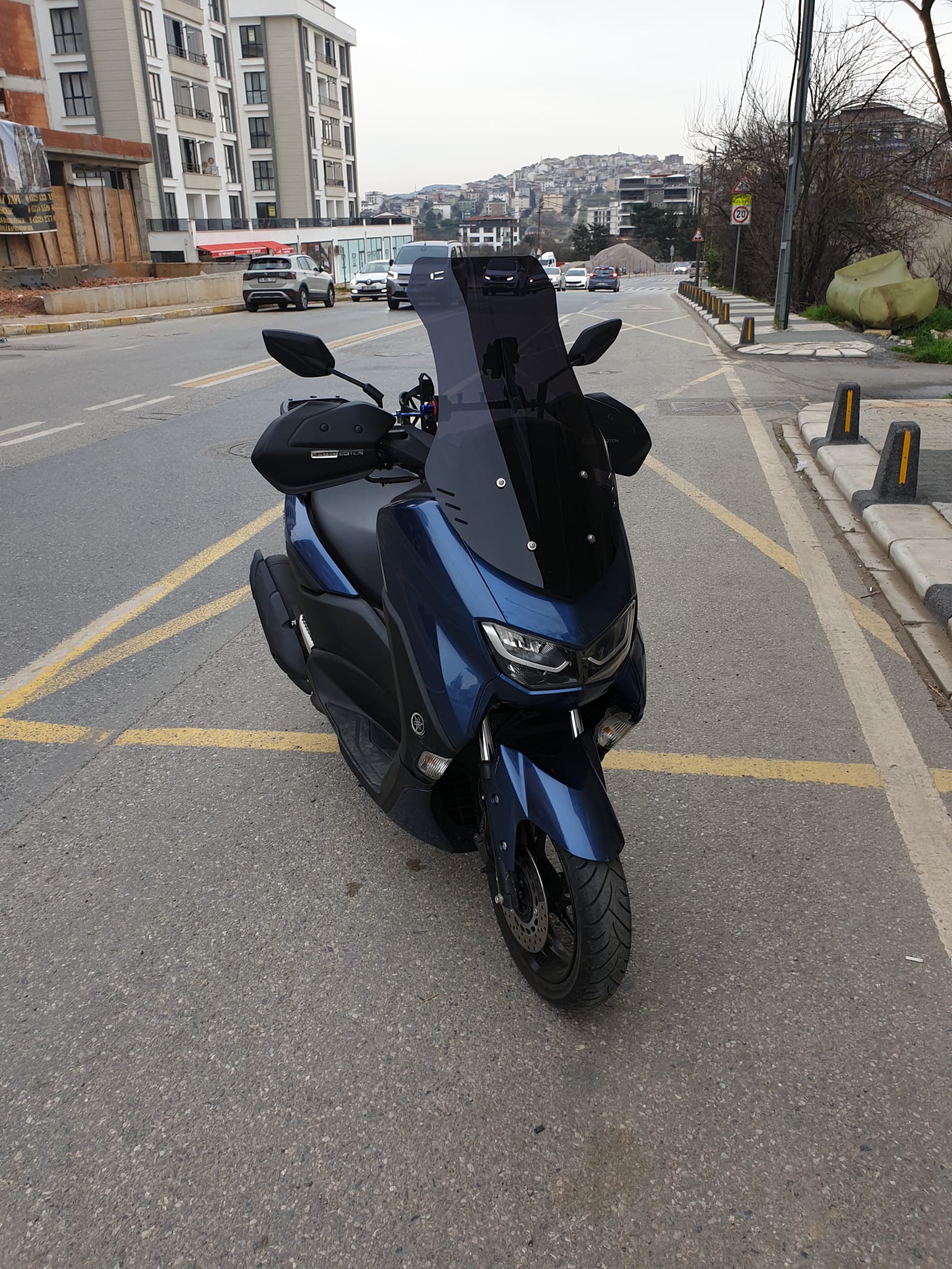 Yamaha Nmax Siperlik Ön Cam 2021-2025 Model 72cm Siyah Renkli 4mm UZUN CAM