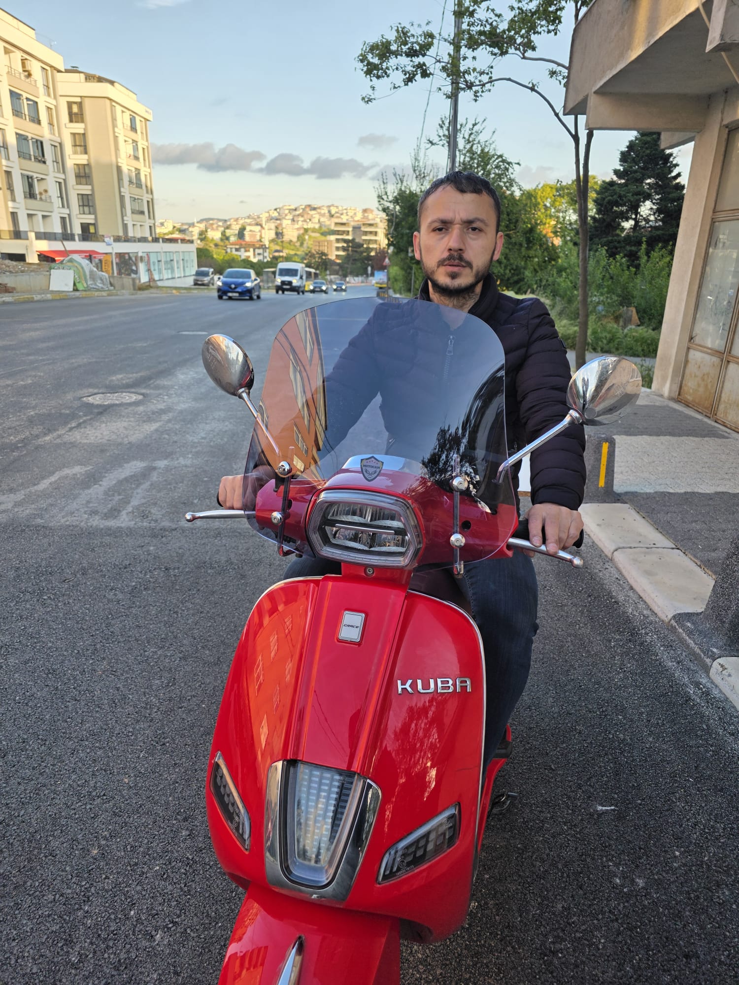 Küba Grace 50 125 Ön Cam 2023-2025 Model 42cm Füme Renkli Elcikli APARATSIZDIR