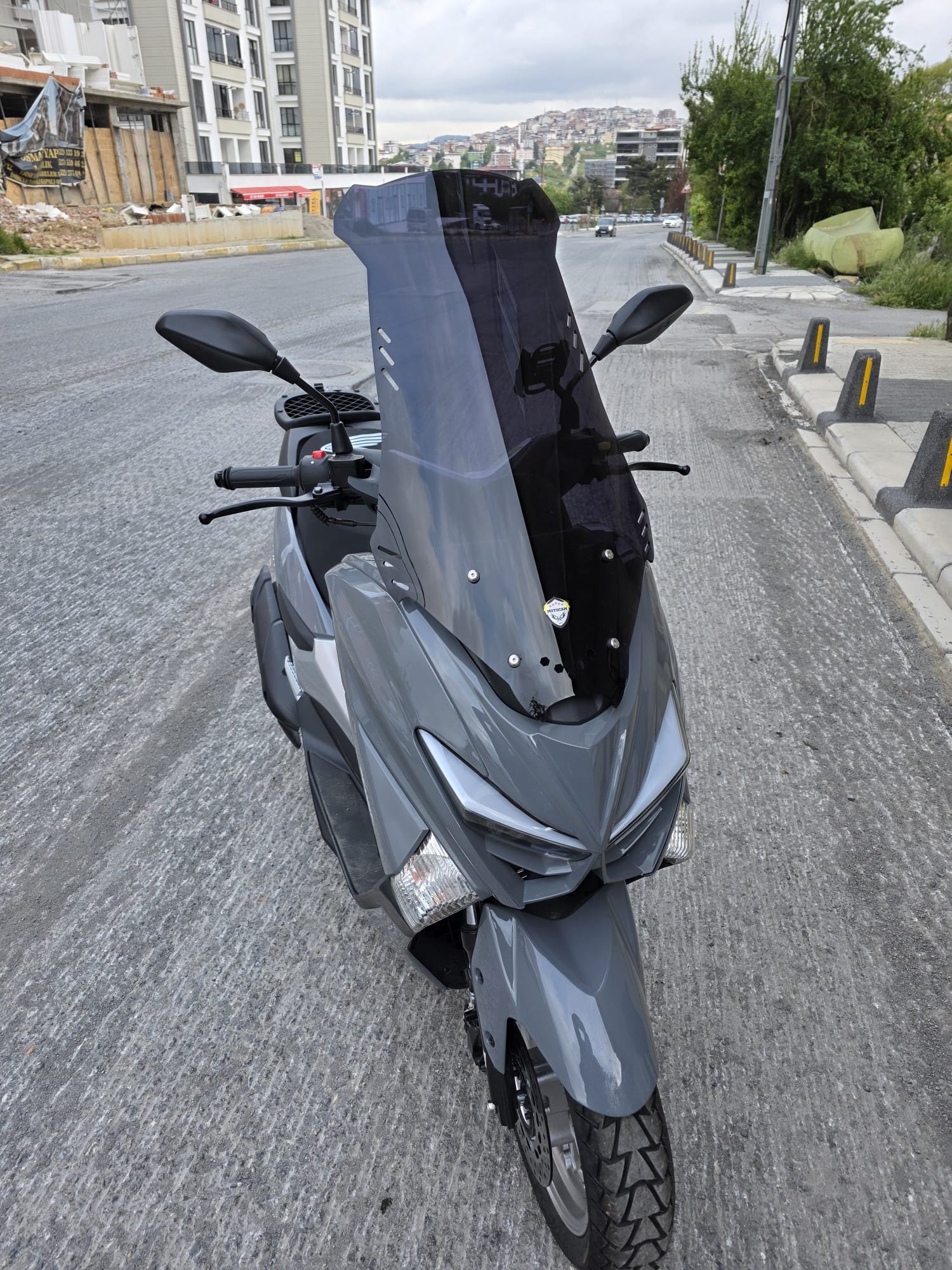 Revolt RSX4 Siperlik Ön Cam 2022-2025 Model 75cm Siyah Renkli 4mm ORTA BOYLU