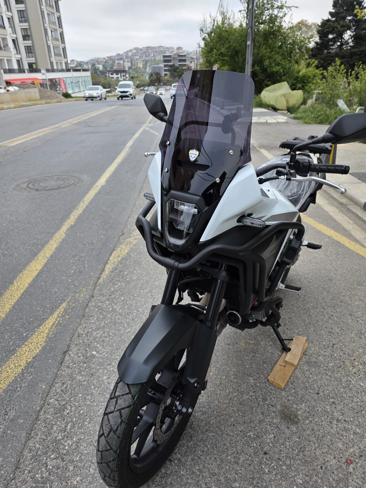 Honda NX 500 Ön Cam 34cm 2025 Model Siyah Renkli 4mm Orijinal Boylu