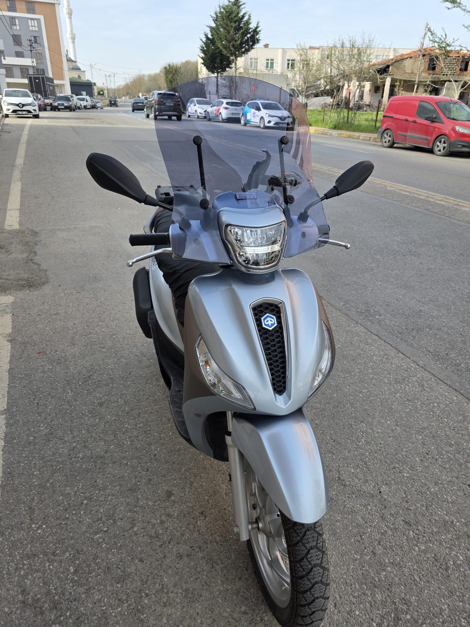 Piaggio Medley S 150 Ön Cam 2021-2025 Model 54cm Füme Renkli APARATSIZ GÖNDERİLİR
