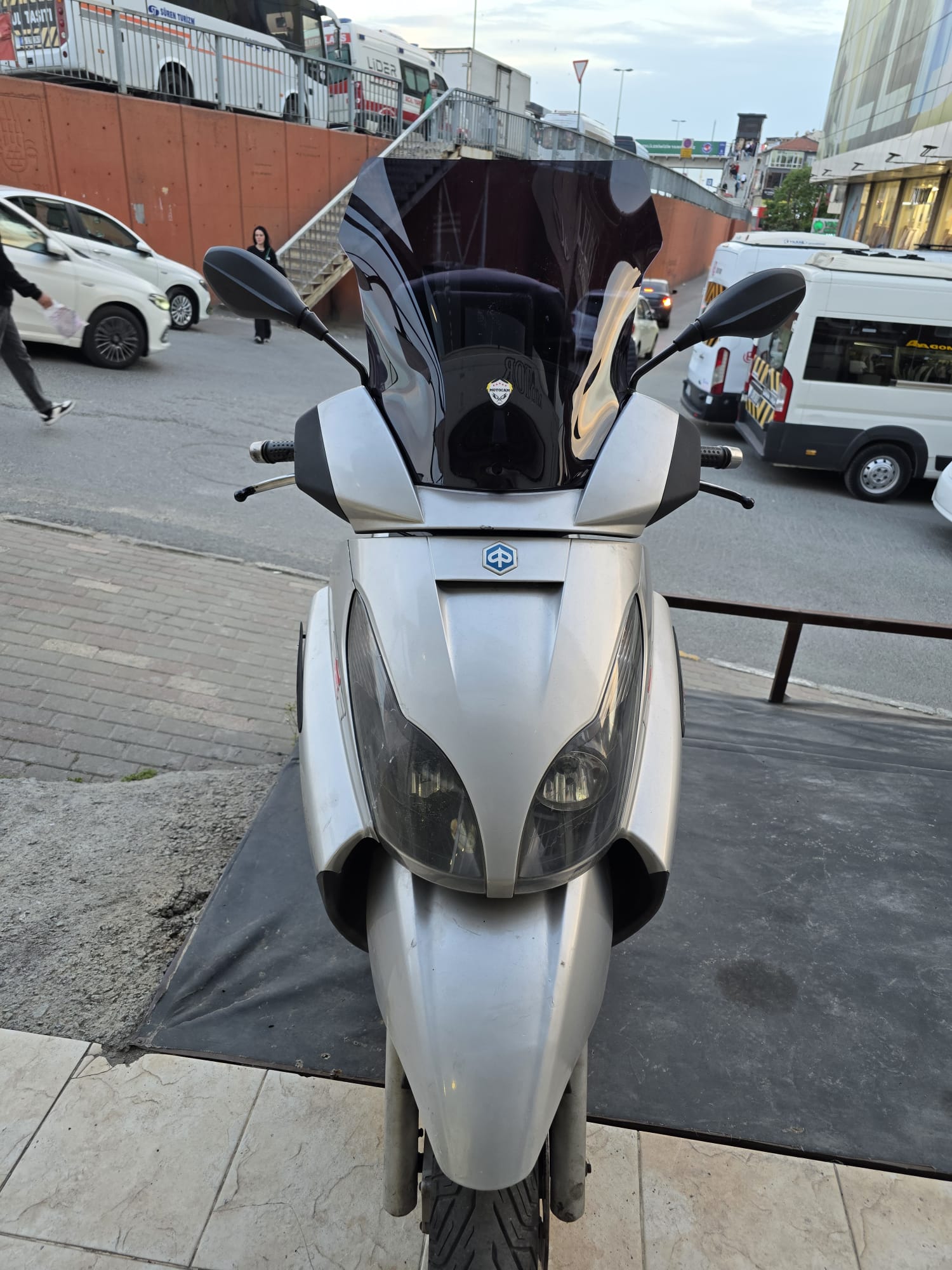 Piaggio X7 Siperlik Ön Cam 2007-2012 Model 43cm Siyah Renkli 4mm