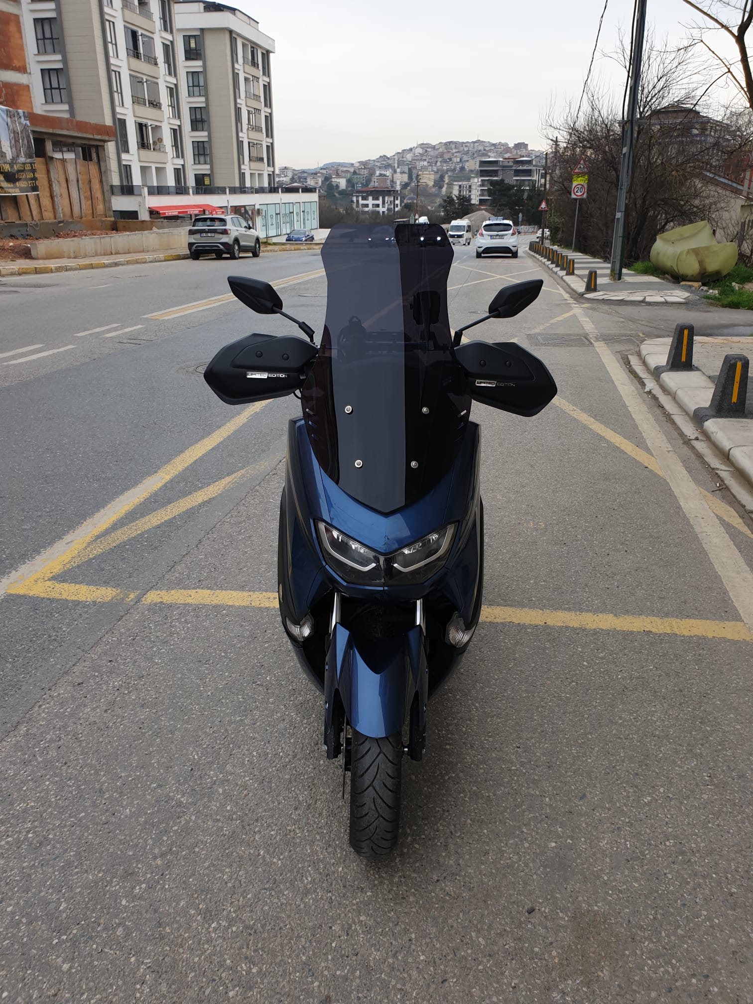 Yamaha Nmax Siperlik Ön Cam 2021-2025 Model 72cm Siyah Renkli 4mm UZUN CAM